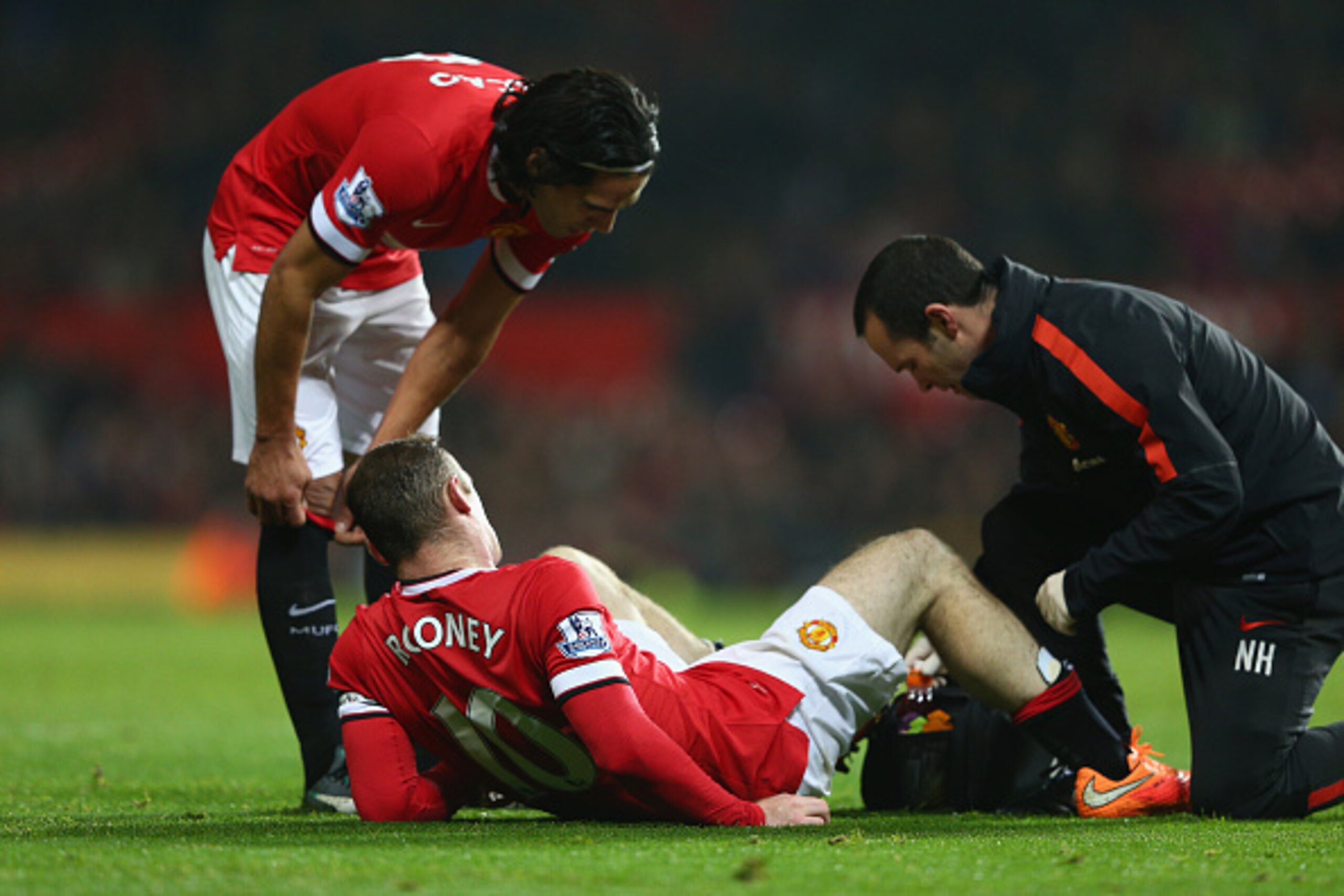 MANCHESTER, ENGLAND - NOVEMBER 29:  Wayne Rooney of Manchester United receives treatment during the Barclays Premier League match between Manchester United and Hull City at Old Trafford on November 29, 2014 in Manchester, England.  (Photo by Clive Mason/G