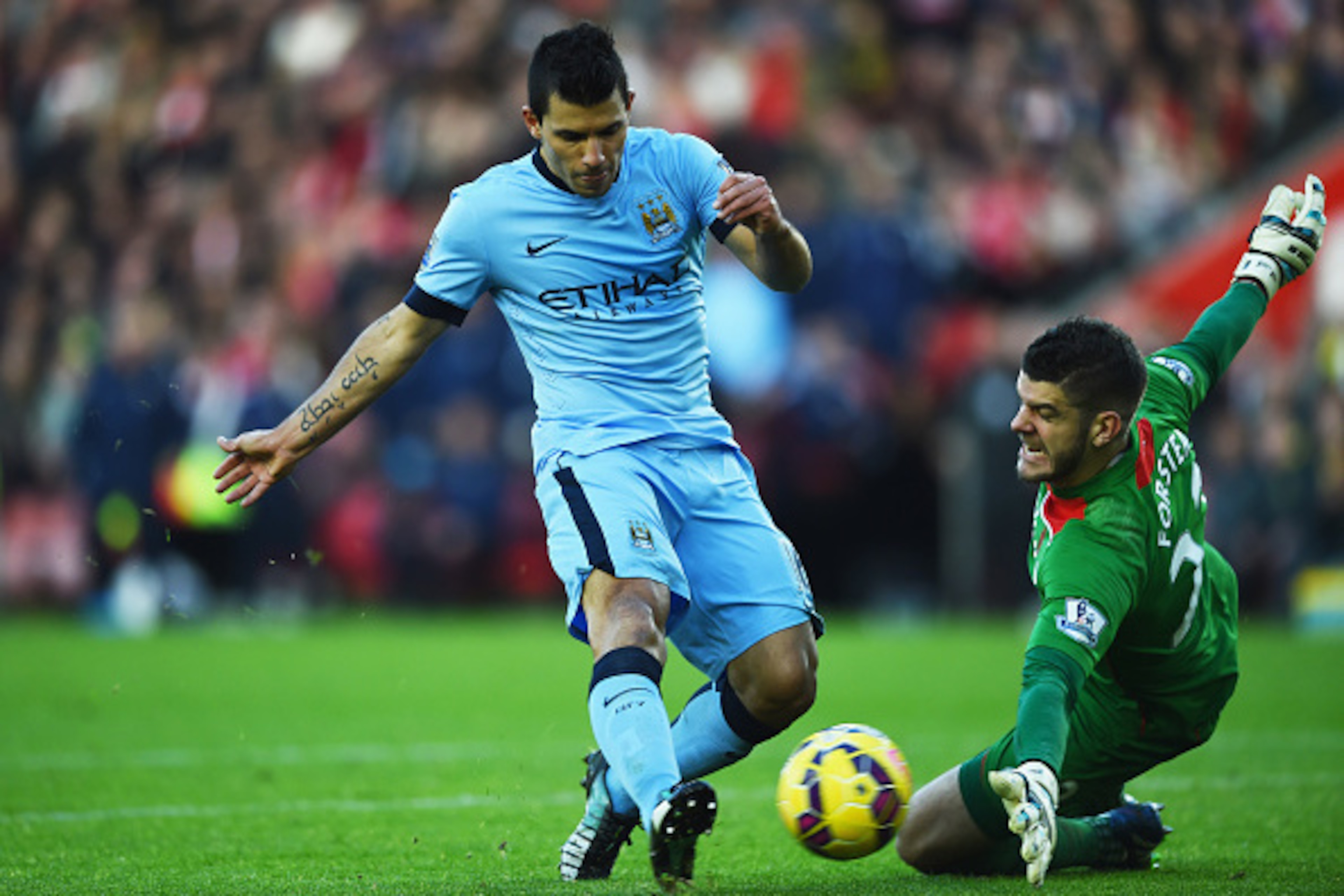 SOUTHAMPTON, ENGLAND - NOVEMBER 30:  Sergio Aguero of Manchester City is foiled by goalkeeper Fraser Forster of Southampton during the Barclays Premier League match between Southampton and Manchester City at St Mary's Stadium on November 30, 2014 in South