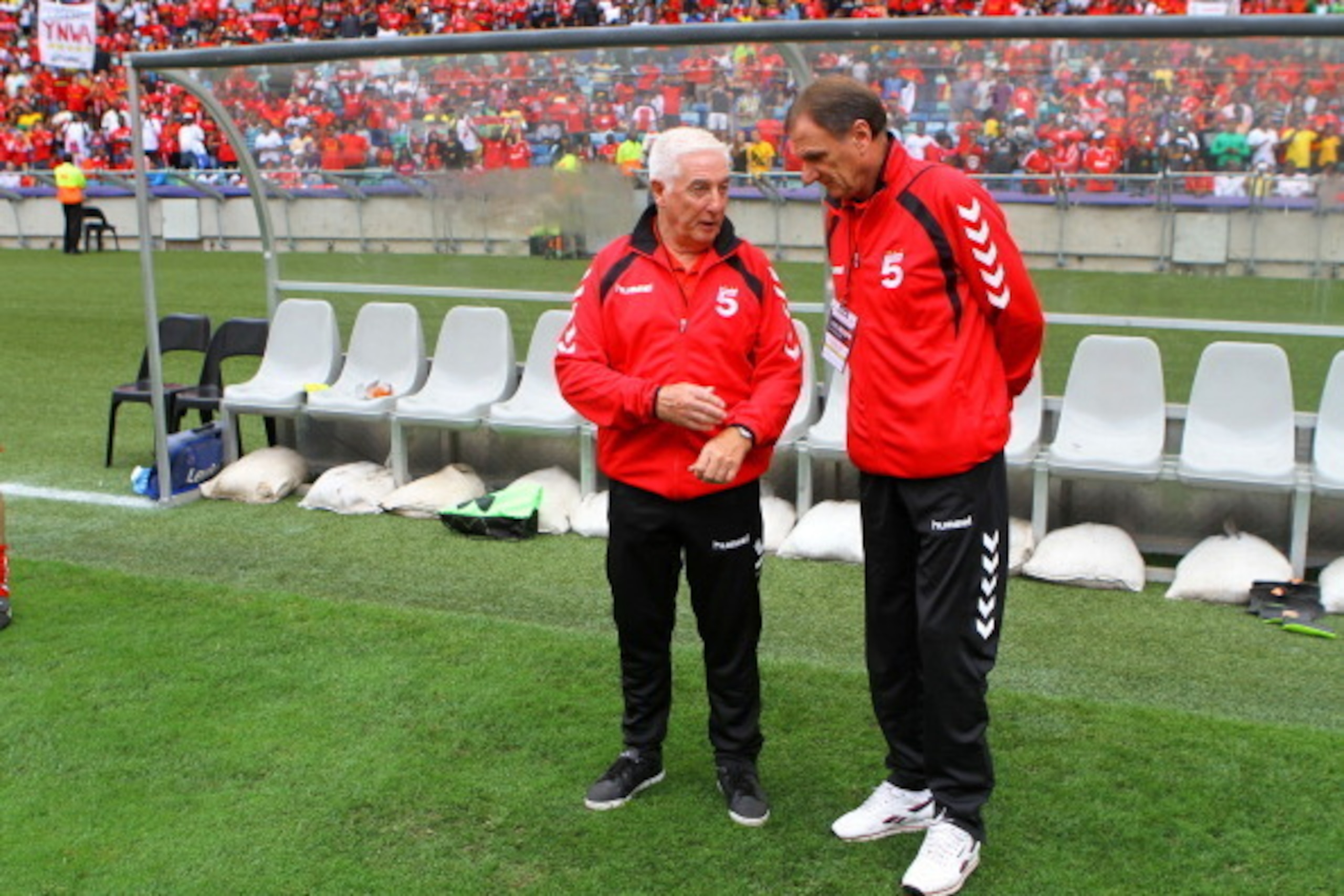DURBAN, SOUTH AFRICA - NOVEMBER 16: Roy Evans and Phil Thompson (R) have a chat during the Legends match between Liverpool FC Legends and Kaizer Chiefs Legends at Moses Mabhida Stadium on November 16, 2013 in Durban, South Africa. (Photo by Anesh Debiky/ DURBAN, SOUTH AFRICA - NOVEMBER 16: Roy Evans and Phil Thompson (R) have a chat during the Legends match between Liverpool FC Legends and Kaizer Chiefs Legends at Moses Mabhida Stadium on November 16, 2013 in Durban, South Africa. (Photo by Anesh Debiky/