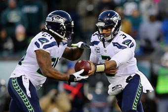 PHILADELPHIA, PA - DECEMBER 07: Quarterback  Russell Wilson #3 of the Seattle Seahawks hands the ball off to  Marshawn Lynch #24 in the first quarter against the Philadelphia Eagles at Lincoln Financial Field on December 7, 2014 in Philadelphia, Pennsylva