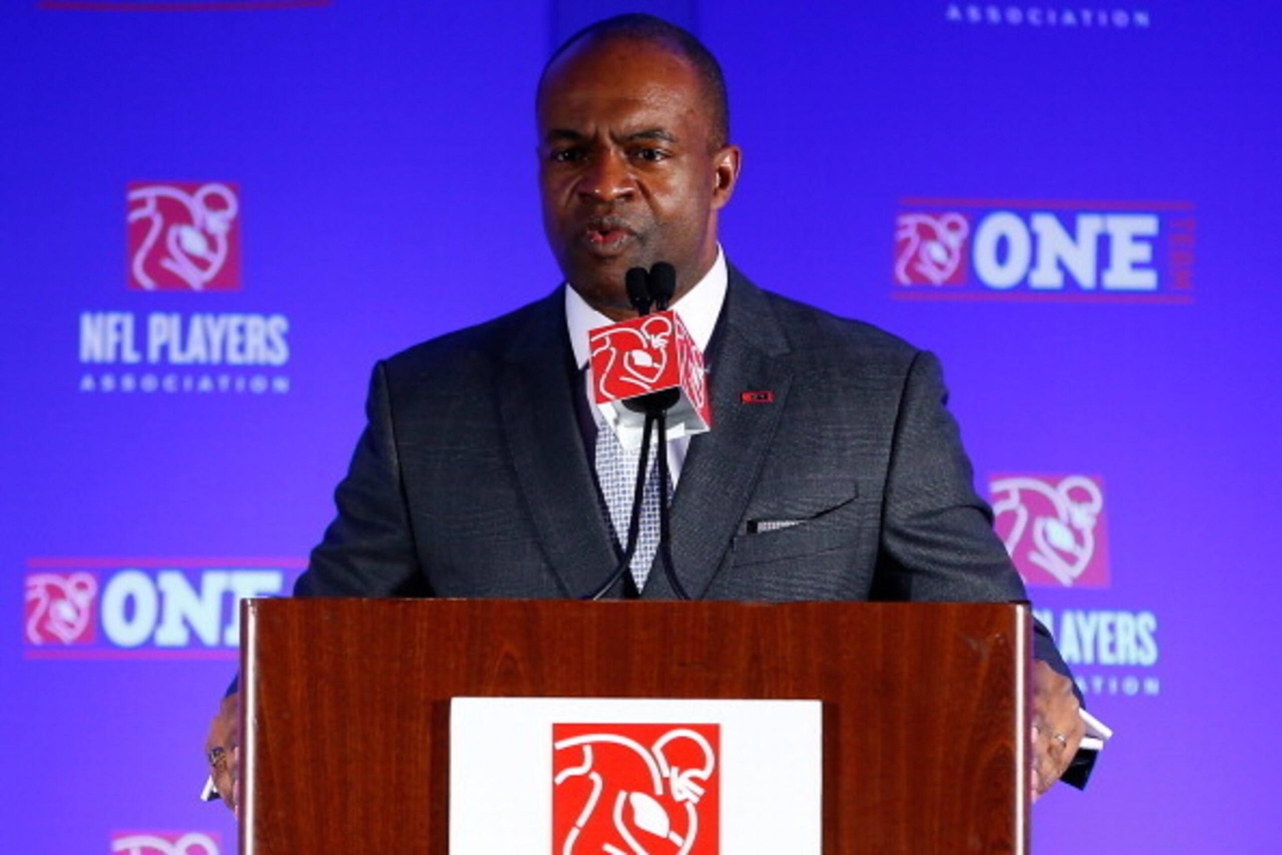 NEW YORK, NY - JANUARY 30:  DeMaurice Smith, Executive Director of the National Football League Players Association, speaks during an NFLPA press conference prior to Super Bowl XLVIII on January 30, 2014 in New York City.  (Photo by Alex Trautwig/Getty Im