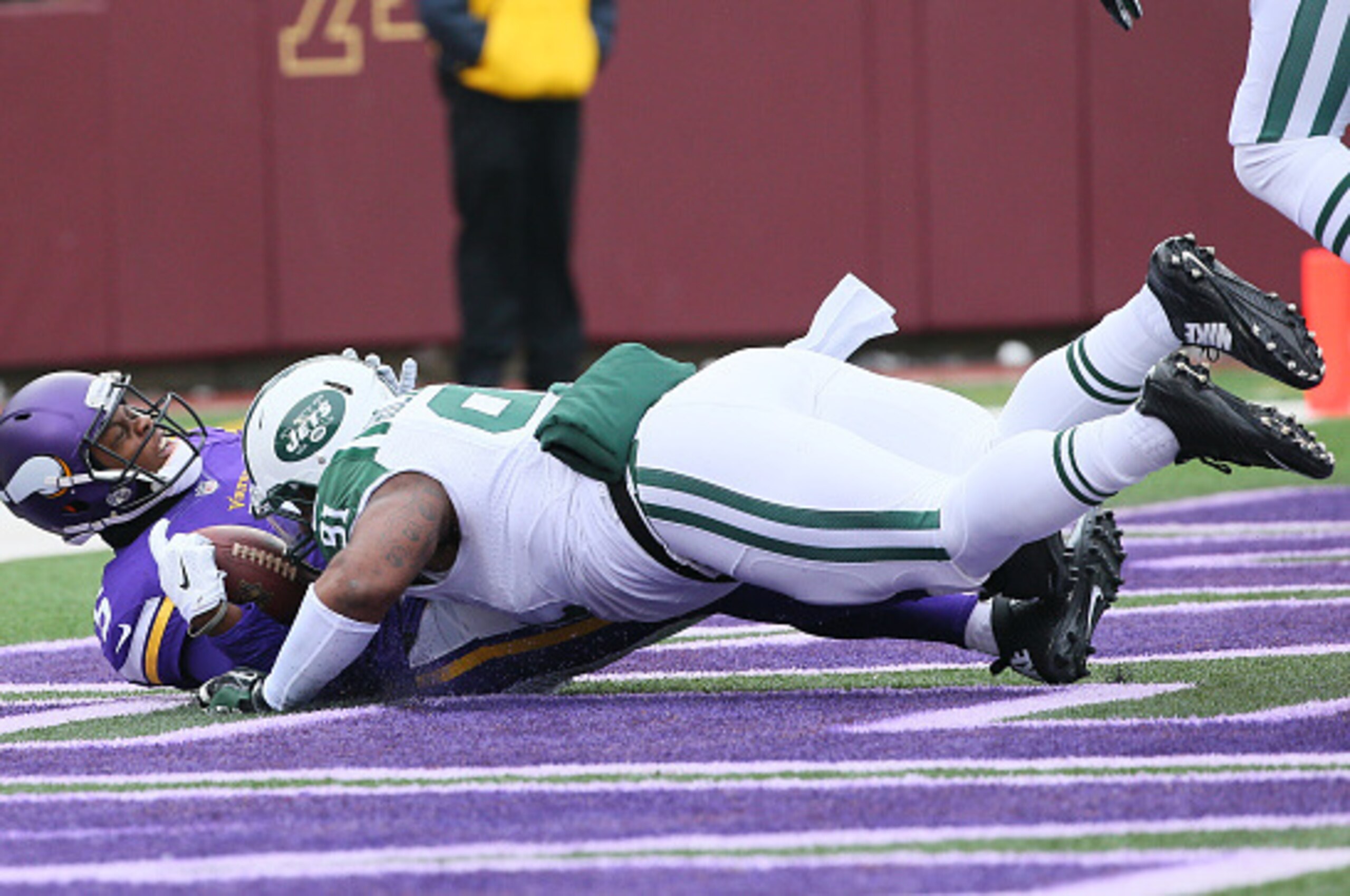 MINNEAPOLIS, MN - DECEMBER 7: Sheldon Richardson #91 of the New York Jets tackles Teddy Bridgewater #5 of the Minnesota Vikings for a safety in the first quarter on December 7, 2014 at TCF Bank Stadium in Minneapolis, Minnesota. (Photo by Adam Bettcher/Ge