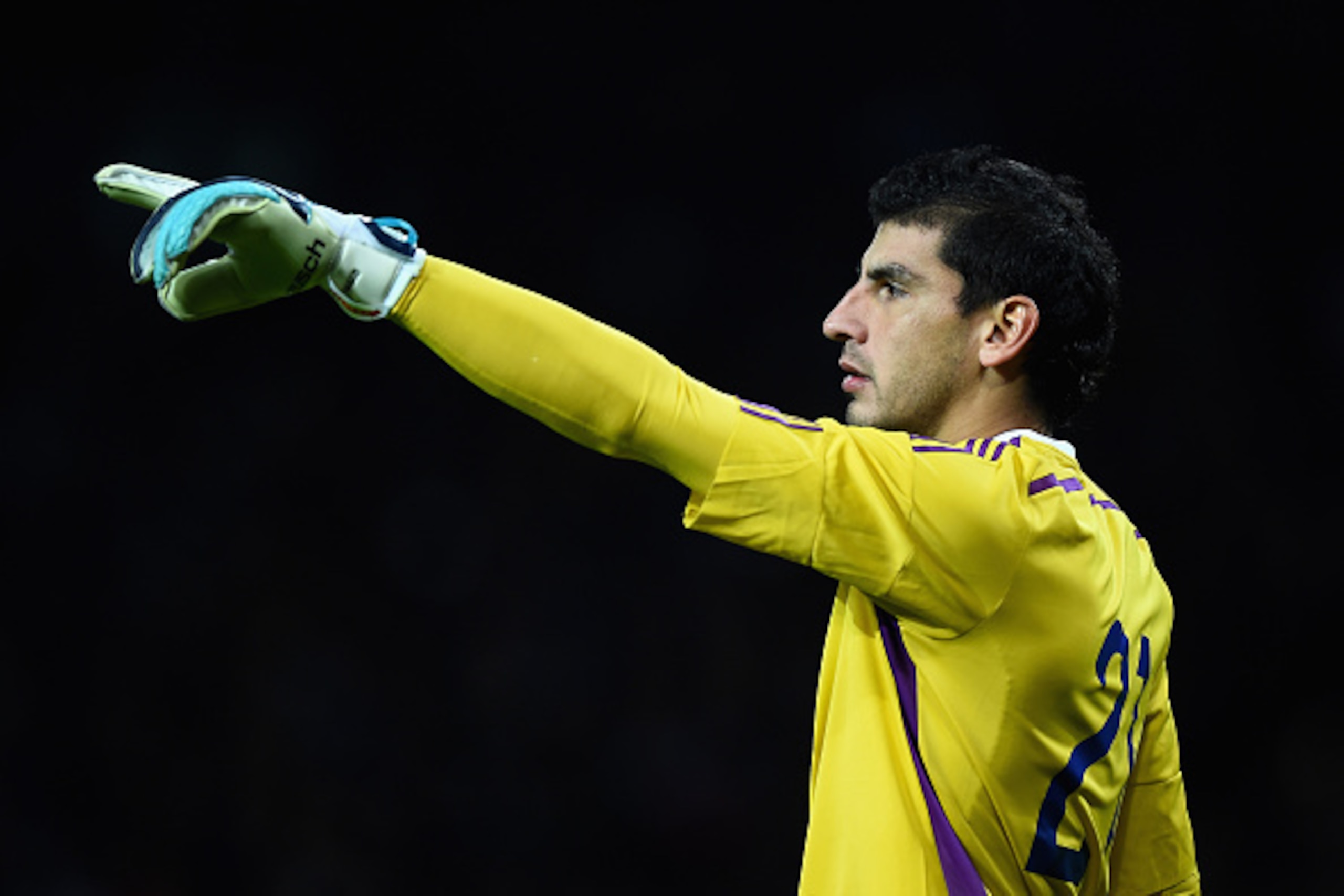 MANCHESTER, ENGLAND - NOVEMBER 18: Nahuel Guzman of Argentina in action during the International Friendly match between Argentina and Portugal at Old Trafford on November 18, 2014 in Manchester, England. (Photo by Laurence Griffiths/Getty Images) MANCHESTER, ENGLAND - NOVEMBER 18: Nahuel Guzman of Argentina in action during the International Friendly match between Argentina and Portugal at Old Trafford on November 18, 2014 in Manchester, England. (Photo by Laurence Griffiths/Getty Images)