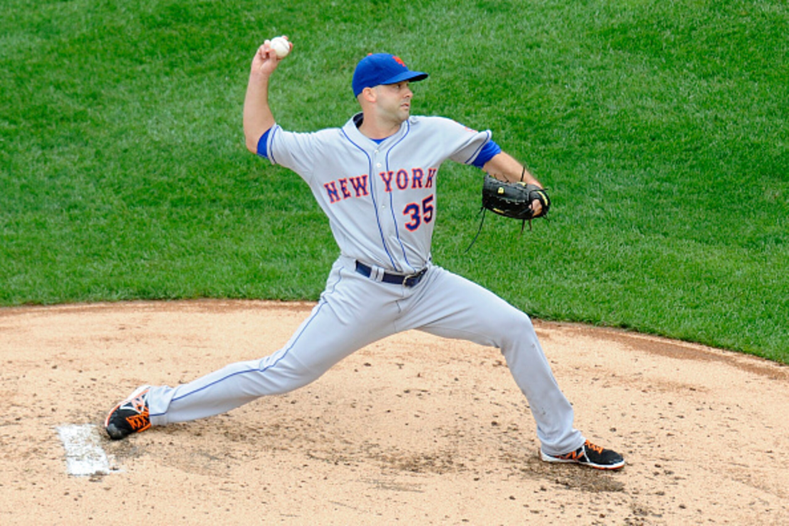WASHINGTON, DC - SEPTEMBER 25:  Dillon Gee #35 of the New York Mets pitches in the first inning during the first game of a doubleheader against the Washington Nationals on September 25, 2014 at Nationals Park in Washington, DC.  (Photo by Mitchell Layton/