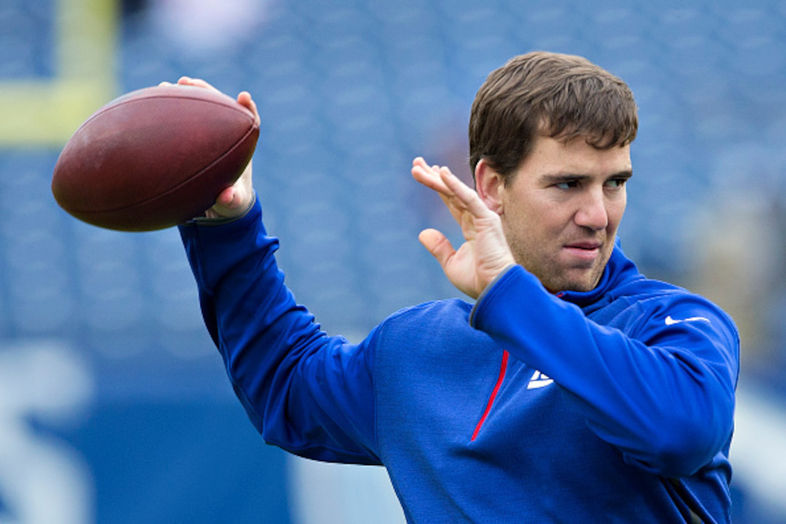 NASHVILLE, TN - DECEMBER 7:  Eli Manning #10 of the New York Giants warming up before a game against the Tennessee Titans at LP Field on December 7, 2014 in Nashville, Tennessee.  (Photo by Wesley Hitt/Getty Images)
