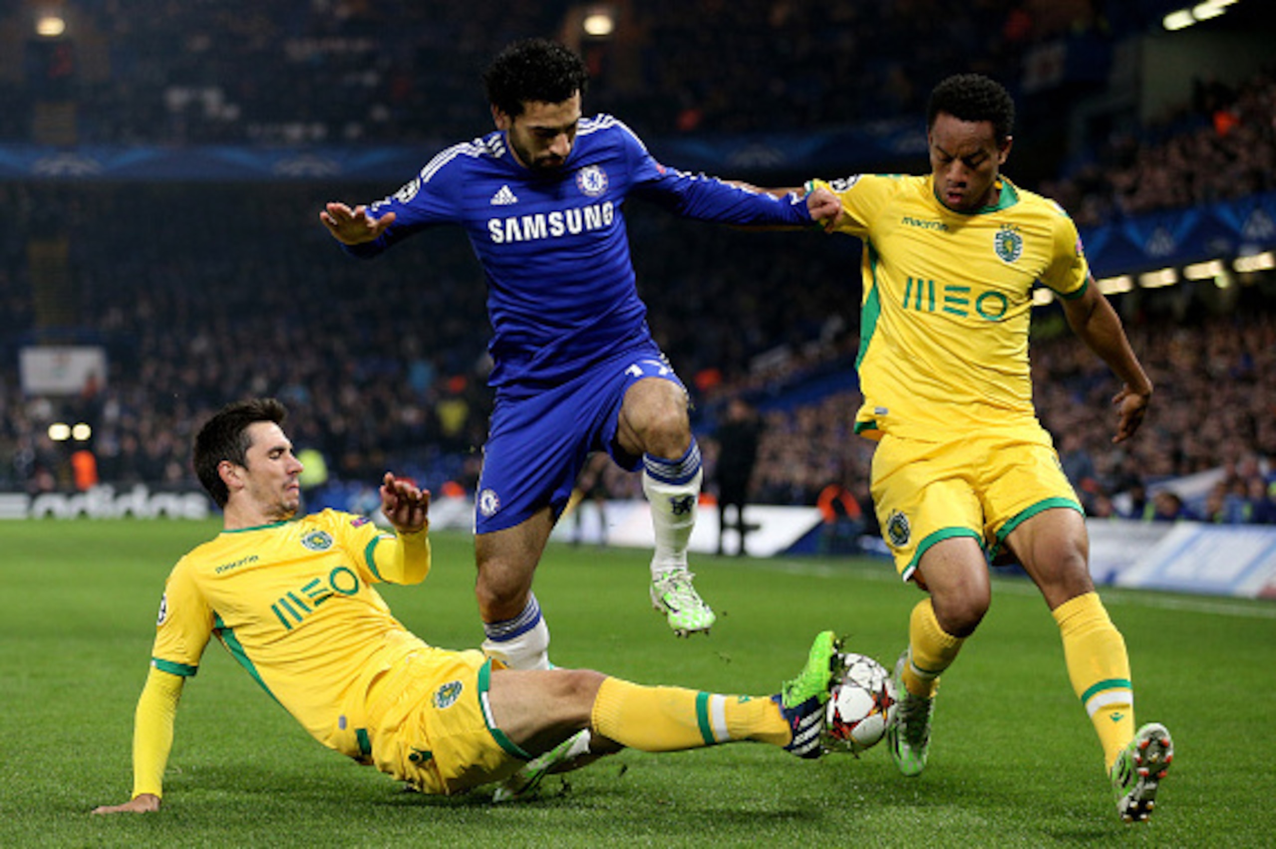 LONDON, ENGLAND - DECEMBER 10:  Mohamed Salah of Chelsea is closed down by the Sporting Lisbon defence during the UEFA Champions League group G match between Chelsea and Sporting Clube de Portugal at Stamford Bridge on December 10, 2014 in London, United 