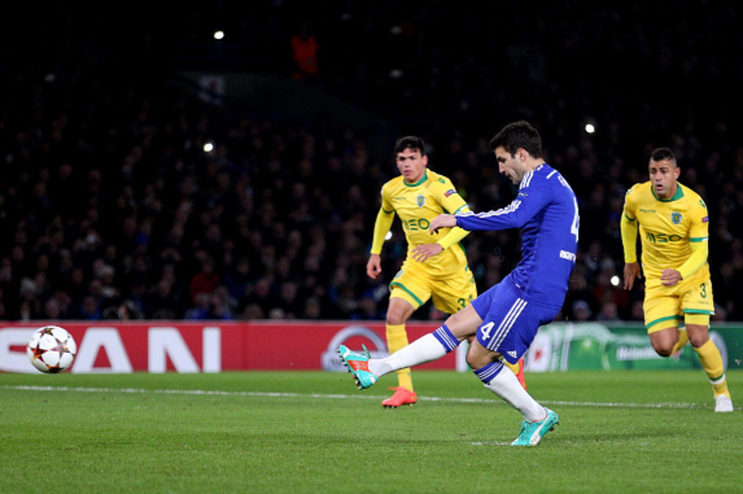 LONDON, ENGLAND - DECEMBER 10:  Cesc Fabregas of Chelsea scores the openiung goal from the penalty spot during the UEFA Champions League group G match between Chelsea and Sporting Clube de Portugal at Stamford Bridge on December 10, 2014 in London, United