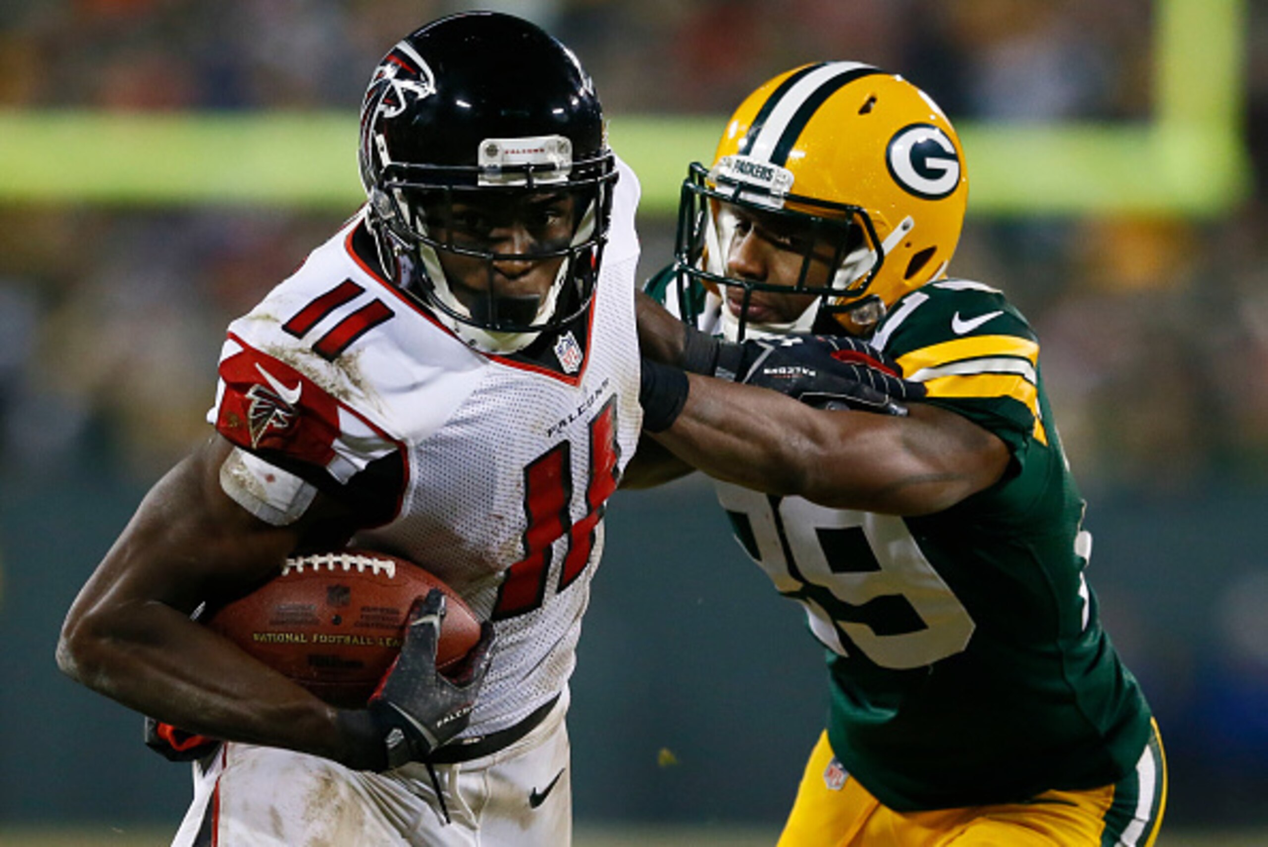 GREEN BAY, WI - DECEMBER 08: Julio Jones #11 of the Atlanta Falcons completes a reception against Casey Hayward #29 of the Green Bay Packers at Lambeau Field on December 8, 2014 in Green Bay, Wisconsin. (Photo by Kevin C. Cox/Getty Images) GREEN BAY, WI - DECEMBER 08: Julio Jones #11 of the Atlanta Falcons completes a reception against Casey Hayward #29 of the Green Bay Packers at Lambeau Field on December 8, 2014 in Green Bay, Wisconsin. (Photo by Kevin C. Cox/Getty Images)