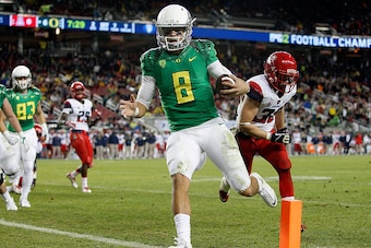 SANTA CLARA, CA - DECEMBER 05: Marcus Mariota #8 of the Oregon Ducks scrambles for a touchdown against the Arizona Wildcats during the first half of the PAC-12 Championships at Levi's Stadium on December 5, 2014 in Santa Clara, California. (Photo by Brian