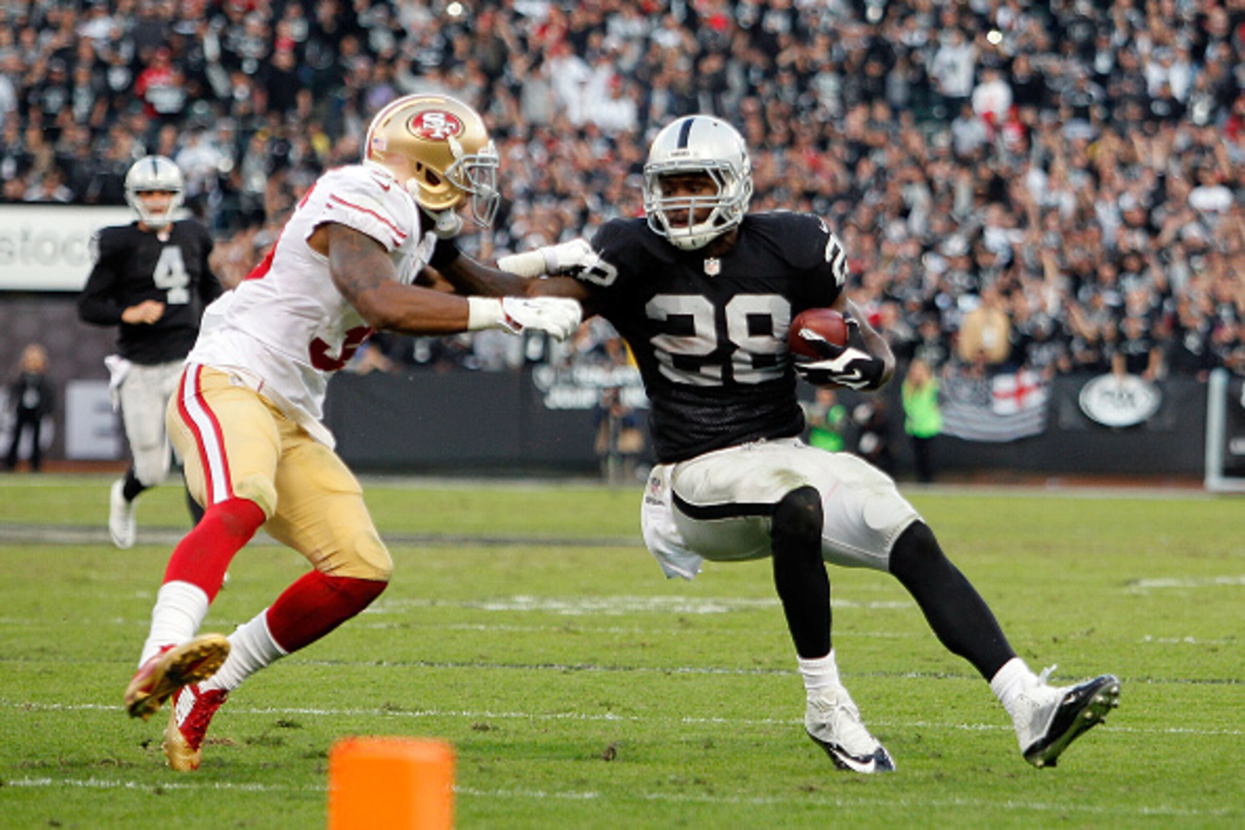 OAKLAND, CA - DECEMBER 07:  Latavius Murray #28 of the Oakland Raiders carries in the fourth quarter against the San Francisco 49ers at O.co Coliseum on December 7, 2014 in Oakland, California.  (Photo by Brian Bahr/Getty Images)