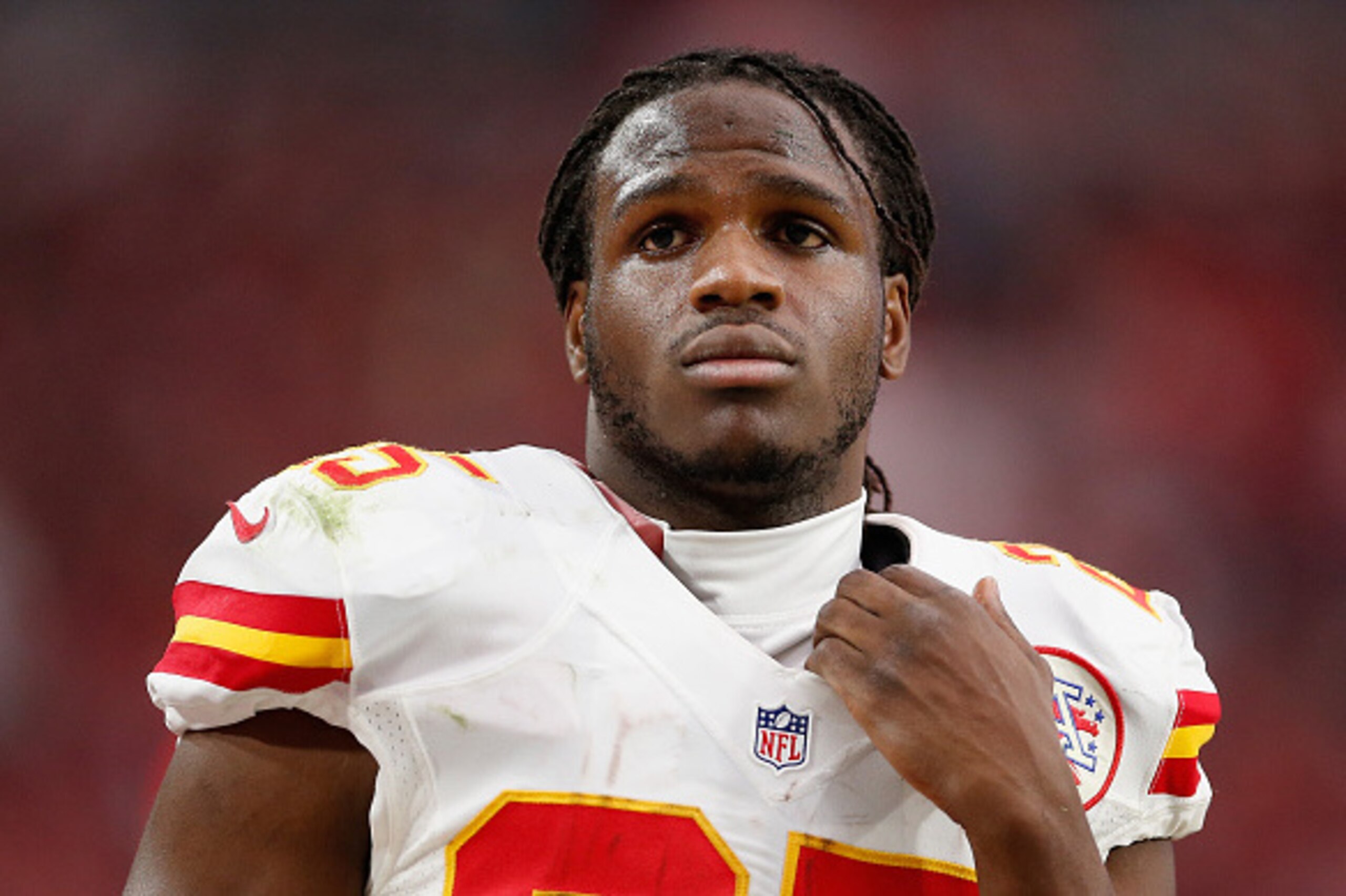 GLENDALE, AZ - DECEMBER 07: Running back Jamaal Charles #25 of the Kansas City Chiefs on the sidelines during the first half of the NFL game against the Arizona Cardinals at the University of Phoenix Stadium on December 7, 2014 in Glendale, Arizona.  (Pho