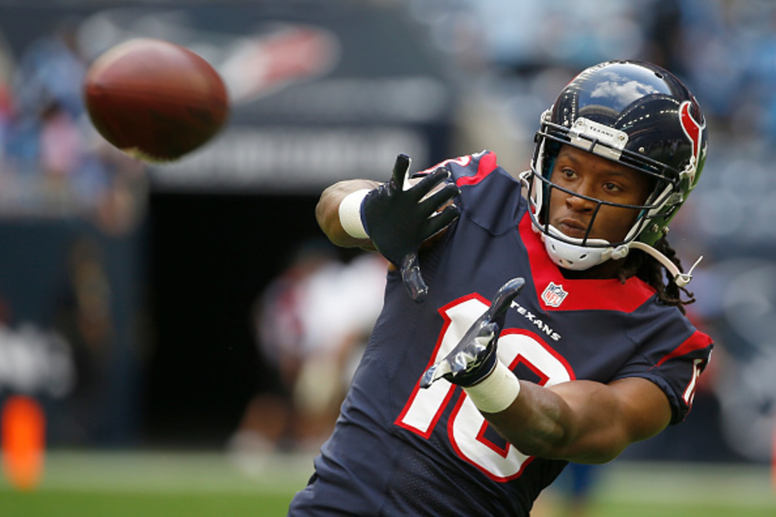 HOUSTON, TX - NOVEMBER 30: DeAndre Hopkins #10 of the Houston Texans warms up before playing the Tennessee Titans in a NFL game on November 30, 2014 at NRG Stadium in Houston, Texas. (Photo by Scott Halleran/Getty Images)