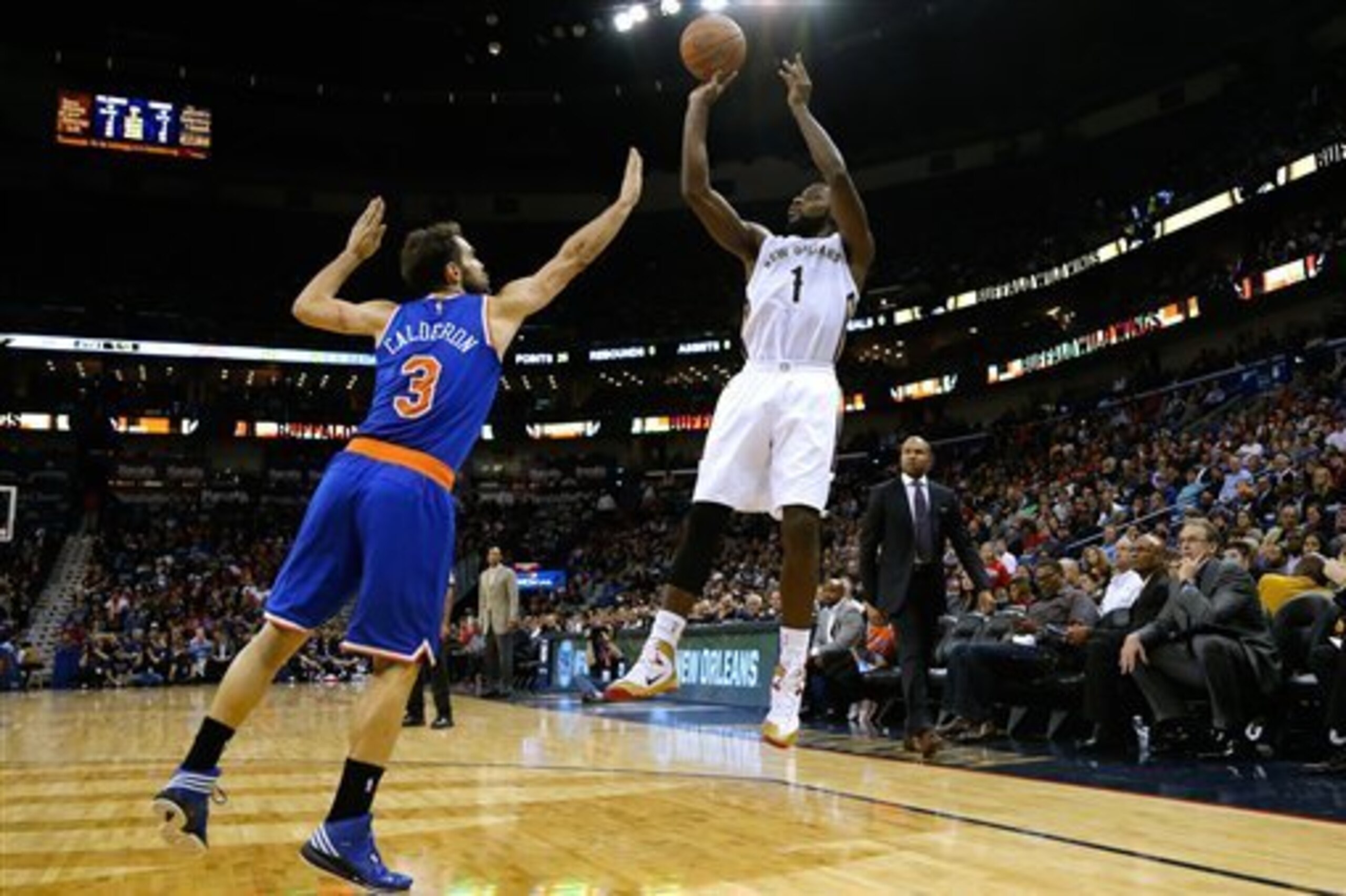 Jose Calderon leaves the Pelicans' Tyreke Evans open for a long-range jumper. Evans scored 27 on the Knicks.