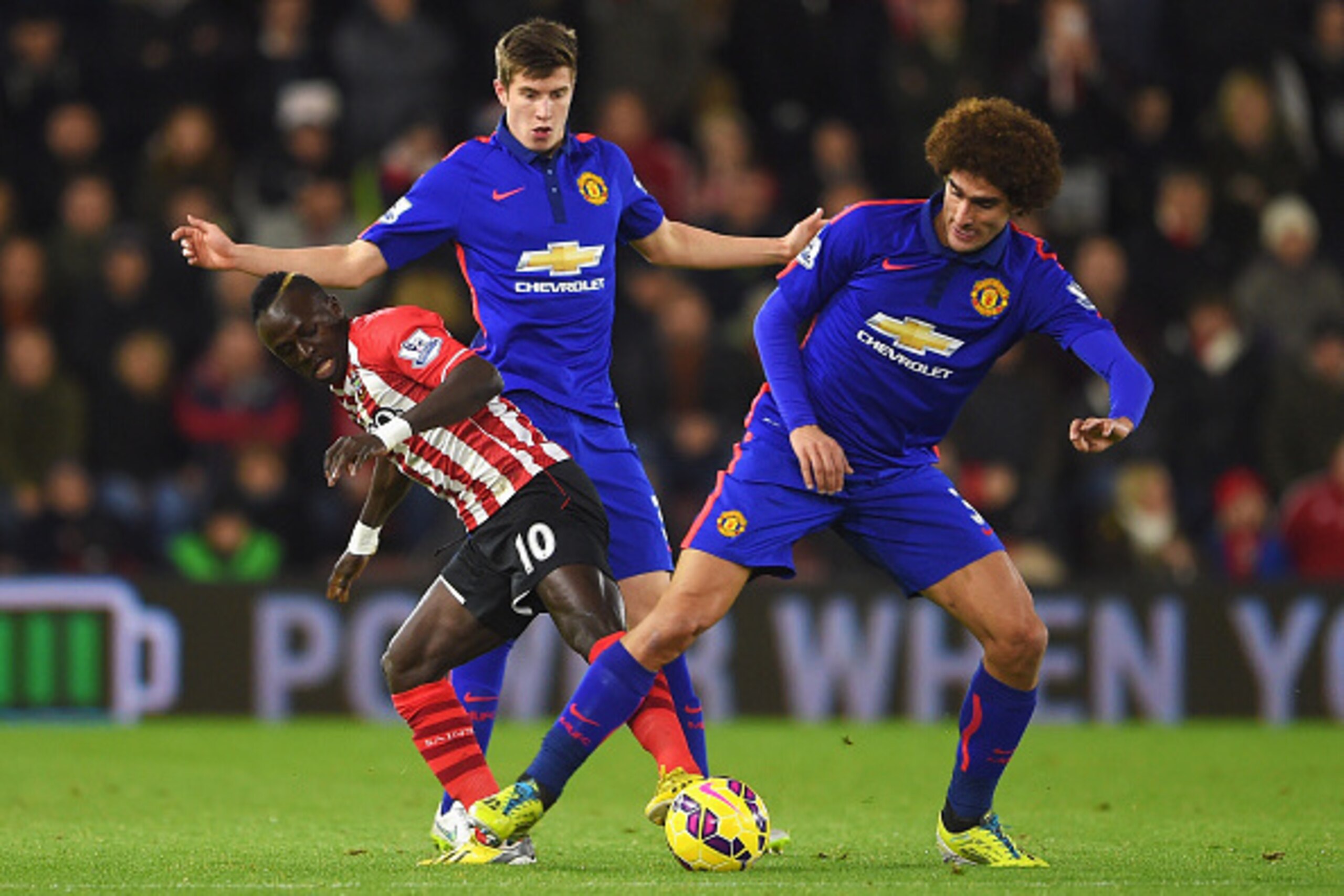 SOUTHAMPTON, ENGLAND - DECEMBER 08:  Sadio Mane of Southampton challenges for the ball with Marouane Fellaini and Paddy McNair of Manchester United during the Barclays Premier League match between Southampton and Manchester United at St Mary's Stadium on 