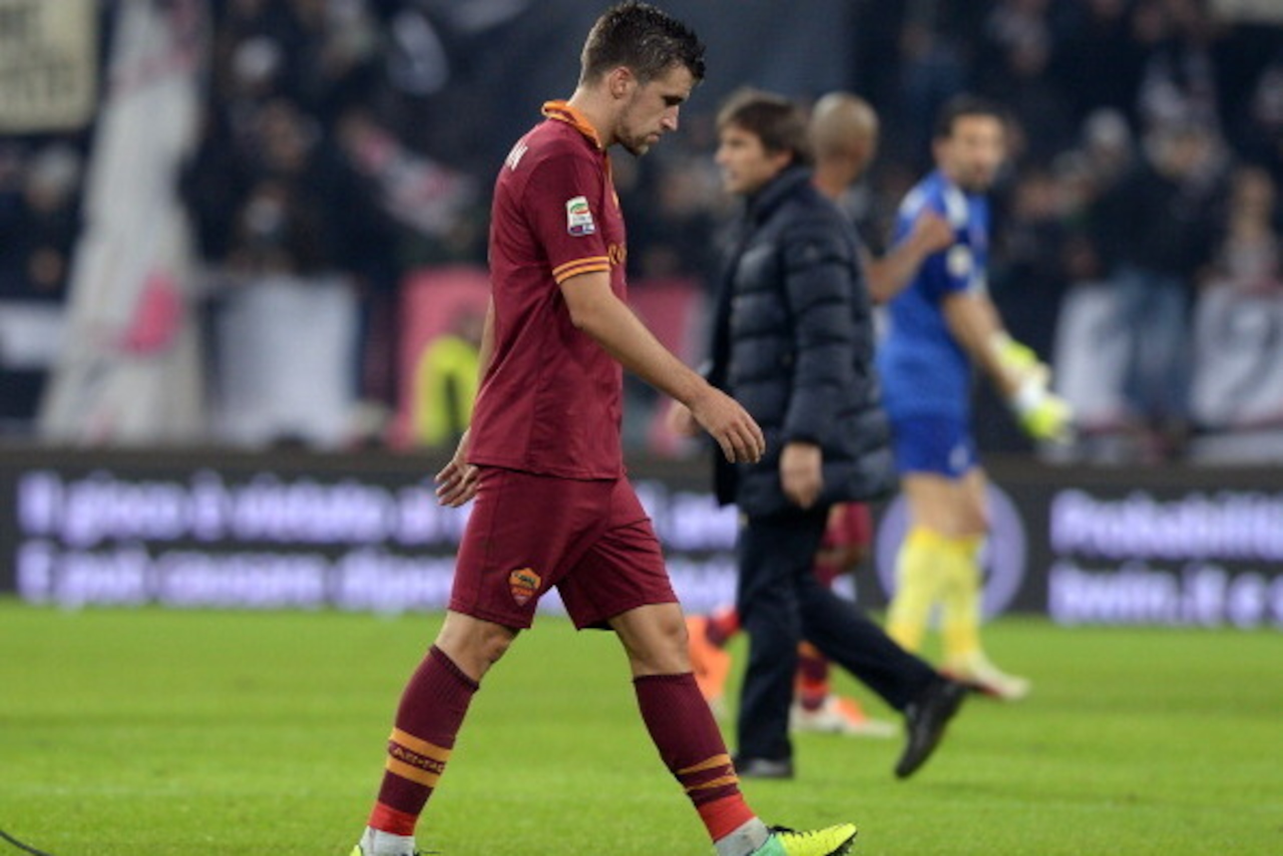 TURIN, ITALY - JANUARY 05:  Kevin Strootman of AS Roma dejected at the end of the Serie A match between Juventus and AS Roma at Juventus Arena on January 5, 2014 in Turin, Italy.  (Photo by Claudio Villa/Getty Images)