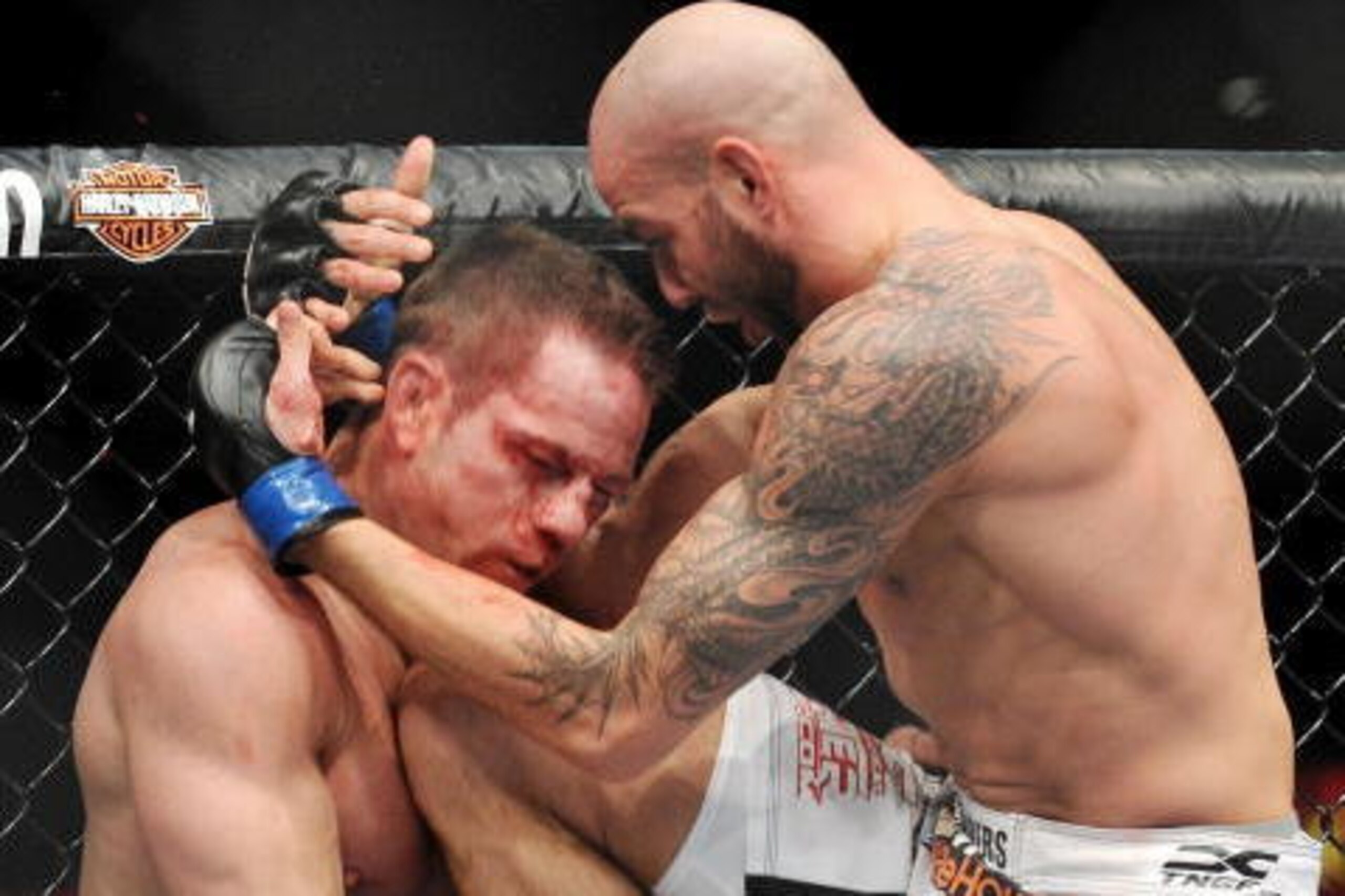 LAS VEGAS - NOVEMBER 21: Ben Saunders (R) battles Marcus Davis (L) during their Welterweight Fight at the UFC 106 at Mandalay Bay Events Center on November 21, 2009 in Las Vegas, Nevada. (Photo by Jon Kopaloff/Getty Images)