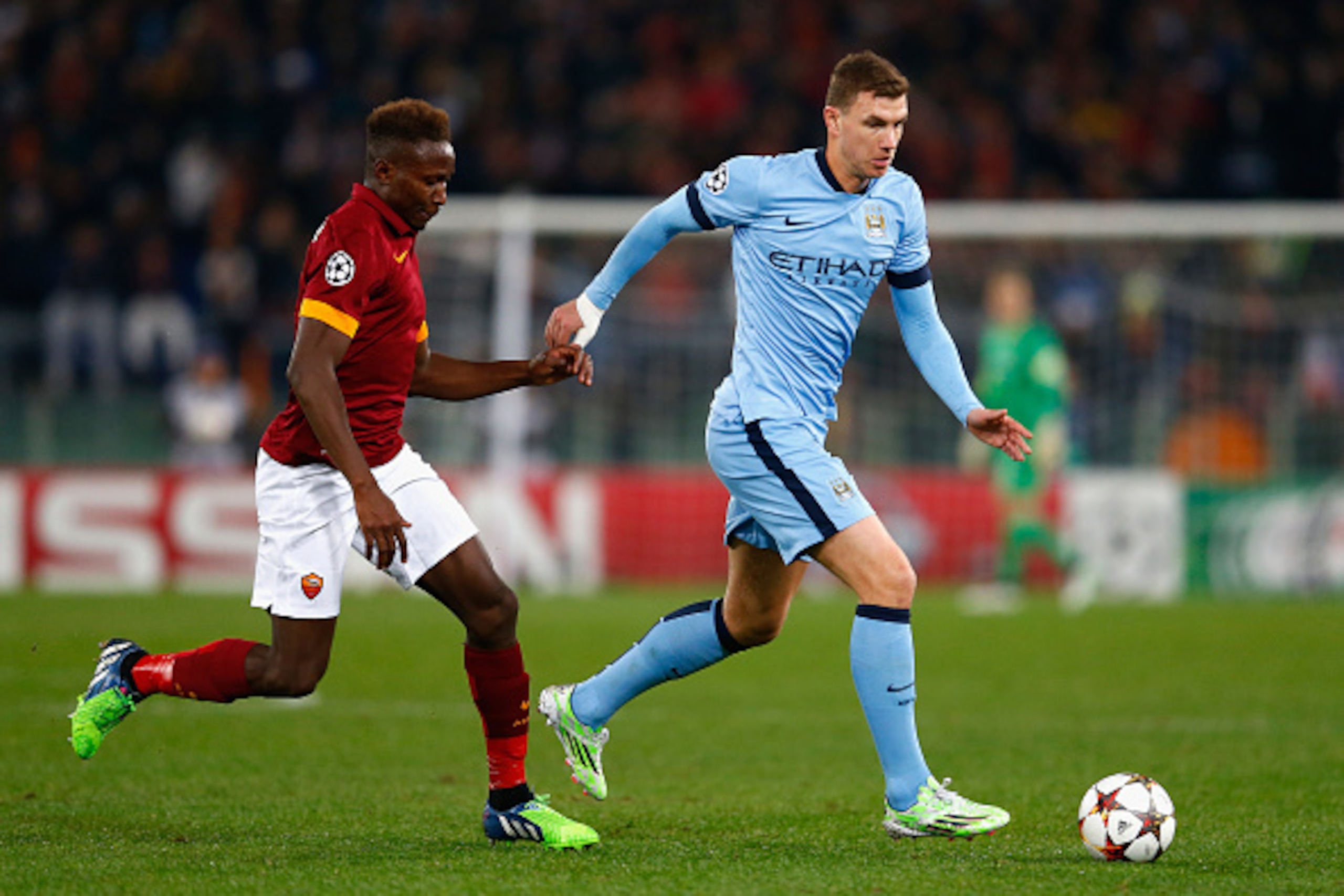 ROME, ITALY - DECEMBER 10: Edin Dzeko of Manchester City battles with Mapou Yanga-Mbiwa of AS Roma during the UEFA Champions League Group E match between AS Roma and Manchester City FC at Stadio Olimpico on December 10, 2014 in Rome, Italy. (Photo by Ju ROME, ITALY - DECEMBER 10: Edin Dzeko of Manchester City battles with Mapou Yanga-Mbiwa of AS Roma during the UEFA Champions League Group E match between AS Roma and Manchester City FC at Stadio Olimpico on December 10, 2014 in Rome, Italy. (Photo by Ju