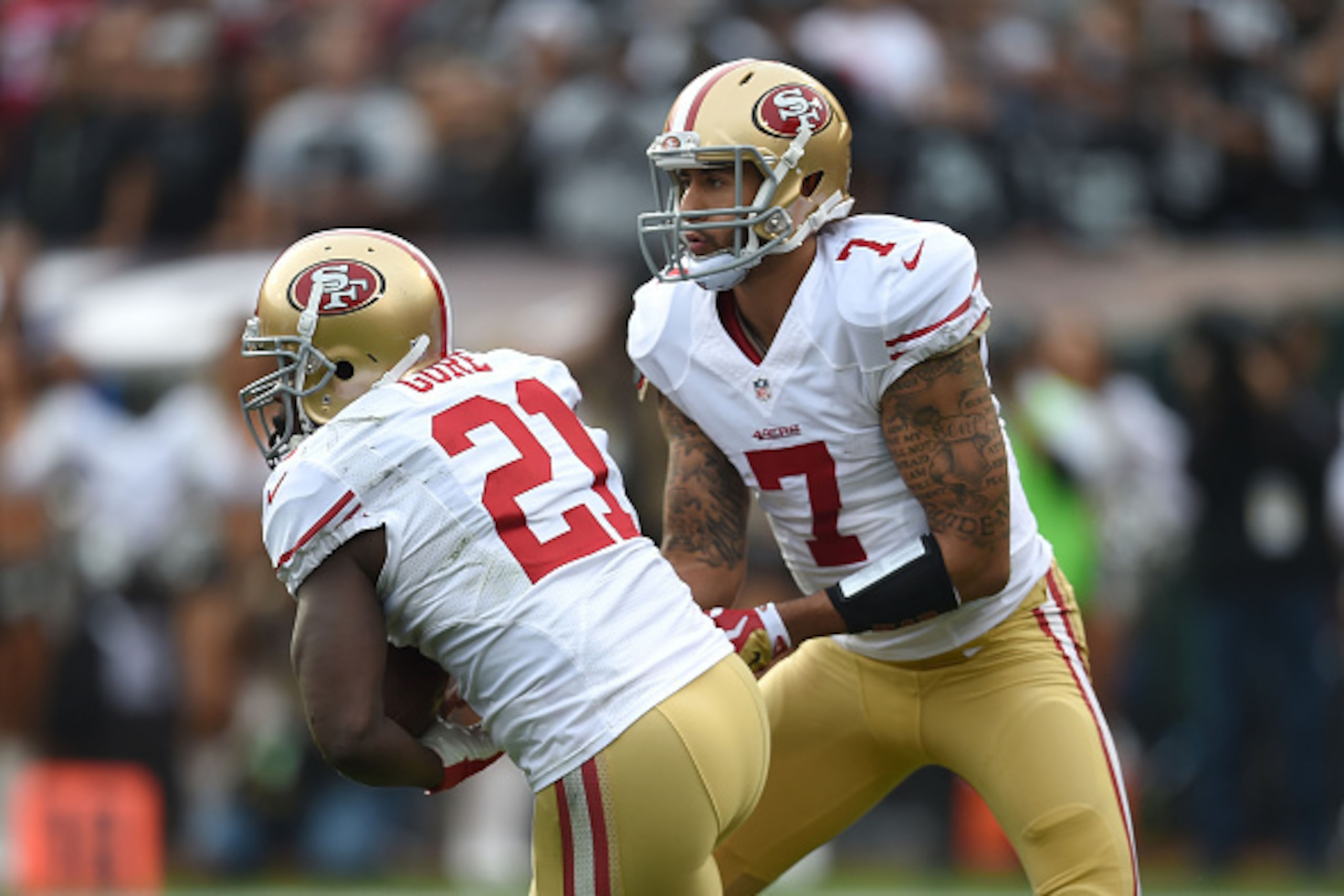 OAKLAND, CA - DECEMBER 07: Colin Kaepernick #7 of the San Francisco 49ers hands off to Frank Gore #21 of the San Francisco 49ers against the Oakland Raiders in the first quarter at O.co Coliseum on December 7, 2014 in Oakland, California. (Photo by Thea OAKLAND, CA - DECEMBER 07: Colin Kaepernick #7 of the San Francisco 49ers hands off to Frank Gore #21 of the San Francisco 49ers against the Oakland Raiders in the first quarter at O.co Coliseum on December 7, 2014 in Oakland, California. (Photo by Thea
