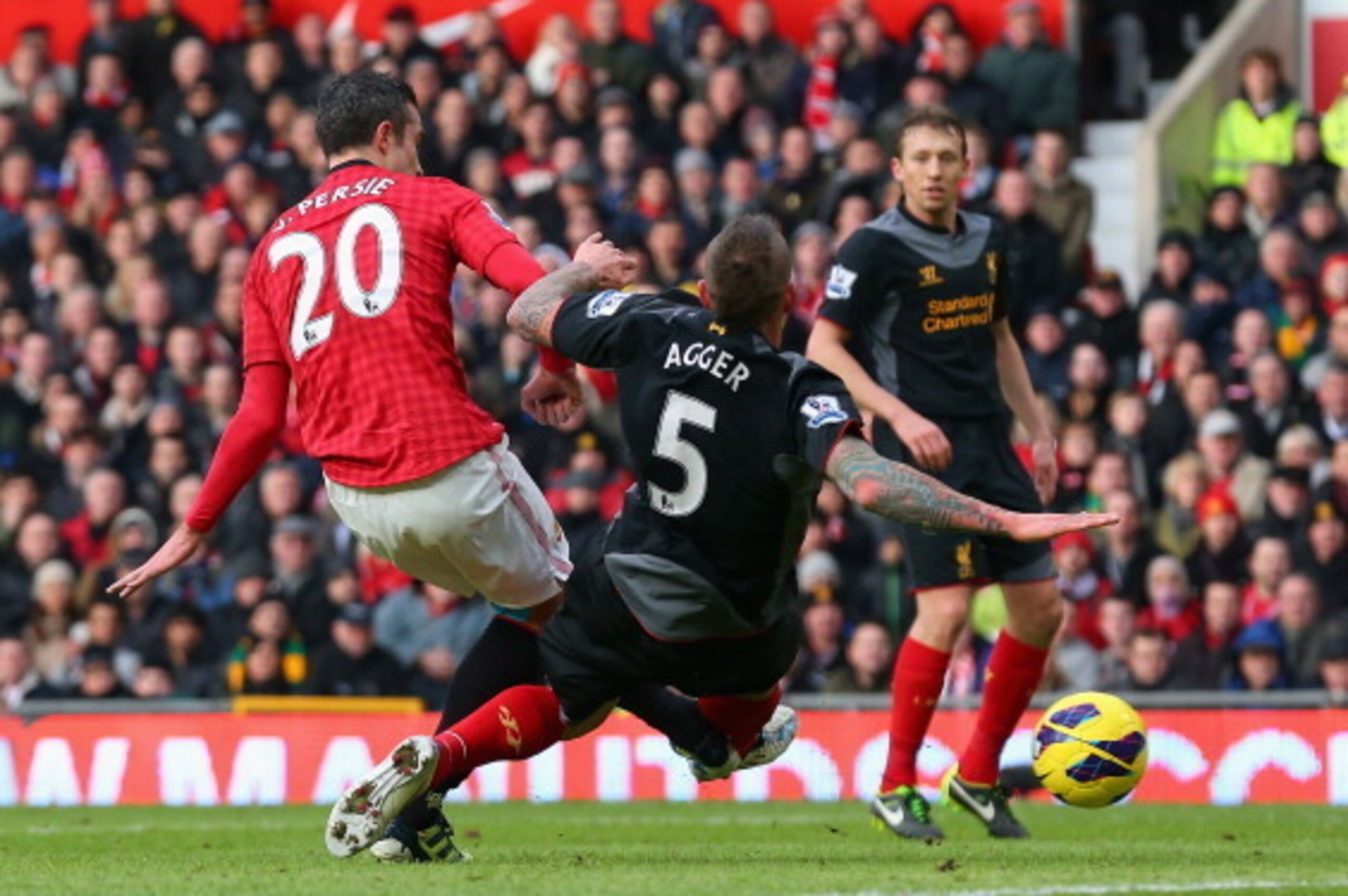 MANCHESTER, ENGLAND - JANUARY 13: Robin van Persie of Manchester United scores the opening goal during the Barclays Premier League match between Manchester United and Liverpool at Old Trafford on January 13, 2013 in Manchester, England. (Photo by Alex Li MANCHESTER, ENGLAND - JANUARY 13: Robin van Persie of Manchester United scores the opening goal during the Barclays Premier League match between Manchester United and Liverpool at Old Trafford on January 13, 2013 in Manchester, England. (Photo by Alex Li
