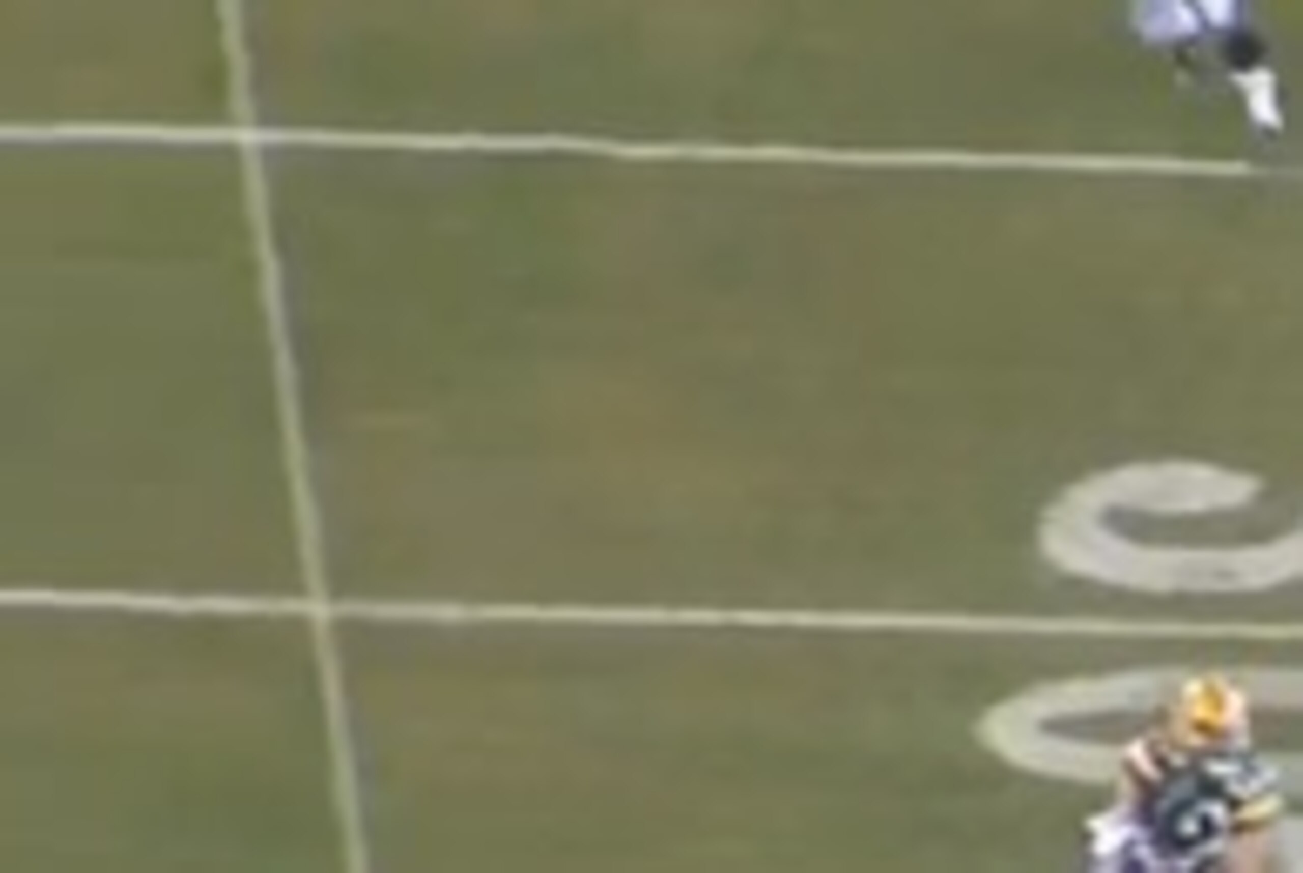 Lacy bounced back inside through the hole for a 22-yard gain.