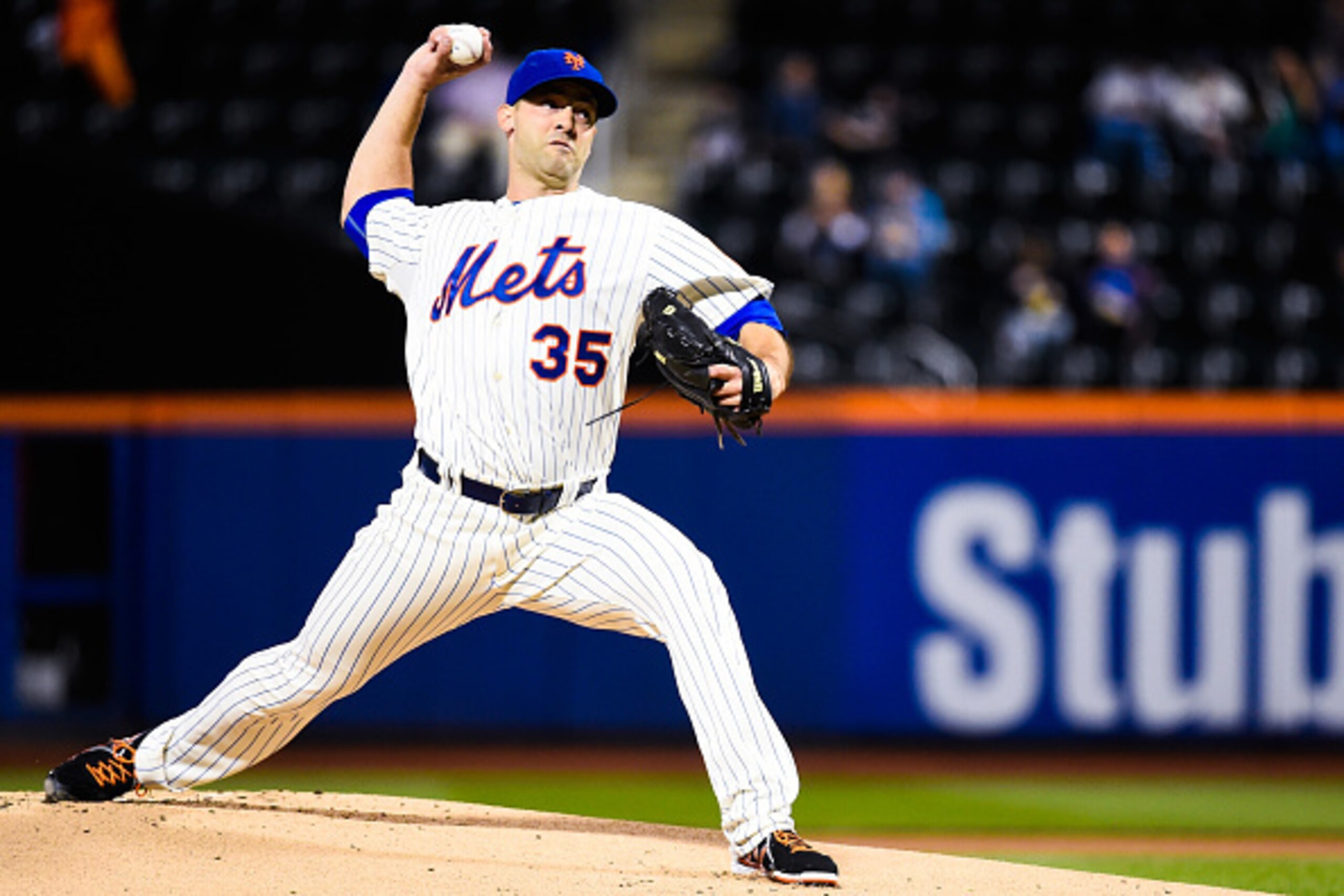 NEW YORK, NY - SEPTEMBER 17:  Dillon Gee #35 of the New York Mets throws a pitch in the first inning during a game against the Miami Marlins at Citi Field on September 17, 2014 in the Flushing neighborhood of the Queens borough of New York City.  (Photo b