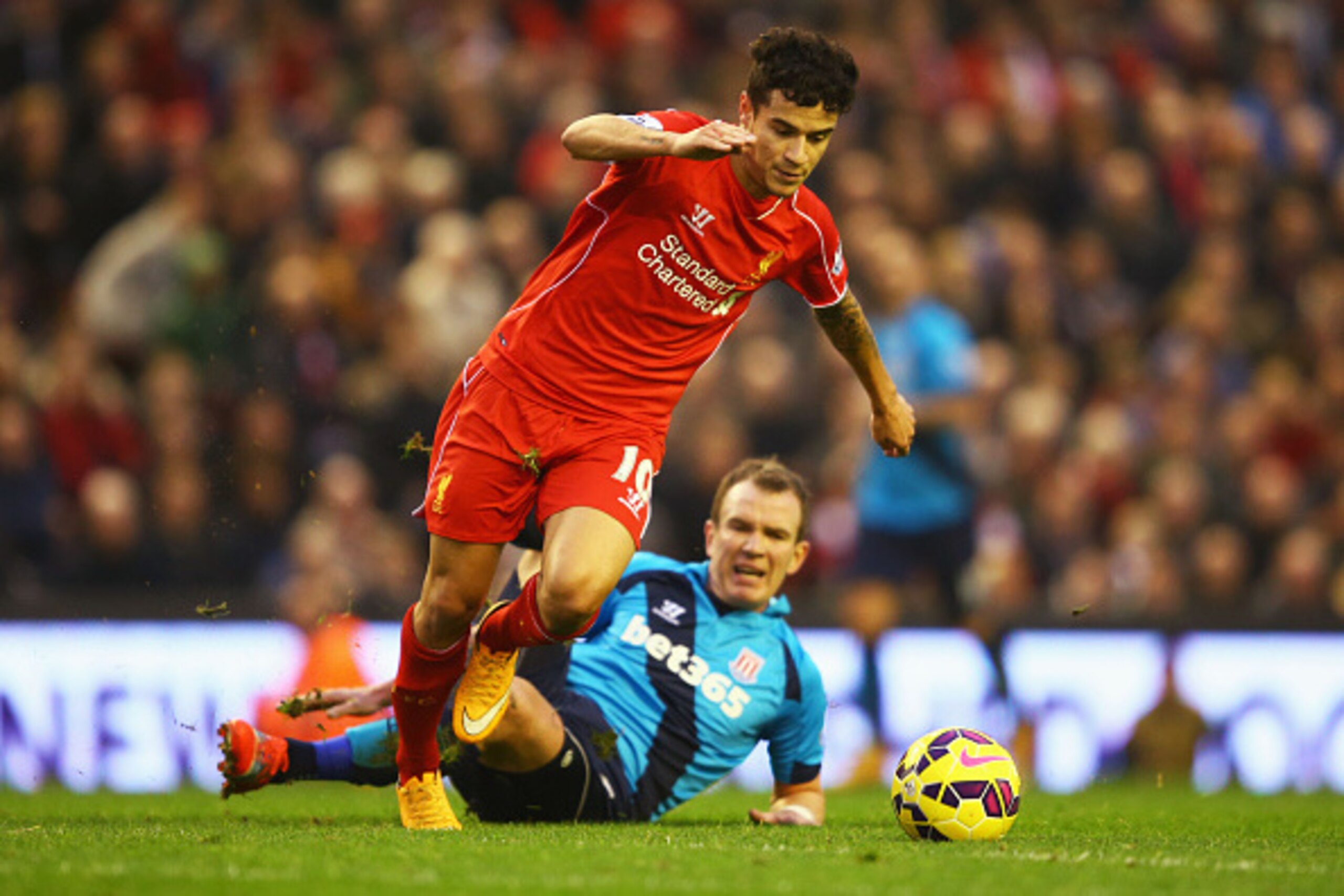 LIVERPOOL, ENGLAND - NOVEMBER 29: Philippe Coutinho of Liverpool evades Glenn Whelan of Stoke City during the Barclays Premier League match between Liverpool and Stoke City at Anfield on November 29, 2014 in Liverpool, England. (Photo by Richard Heathco LIVERPOOL, ENGLAND - NOVEMBER 29: Philippe Coutinho of Liverpool evades Glenn Whelan of Stoke City during the Barclays Premier League match between Liverpool and Stoke City at Anfield on November 29, 2014 in Liverpool, England. (Photo by Richard Heathco