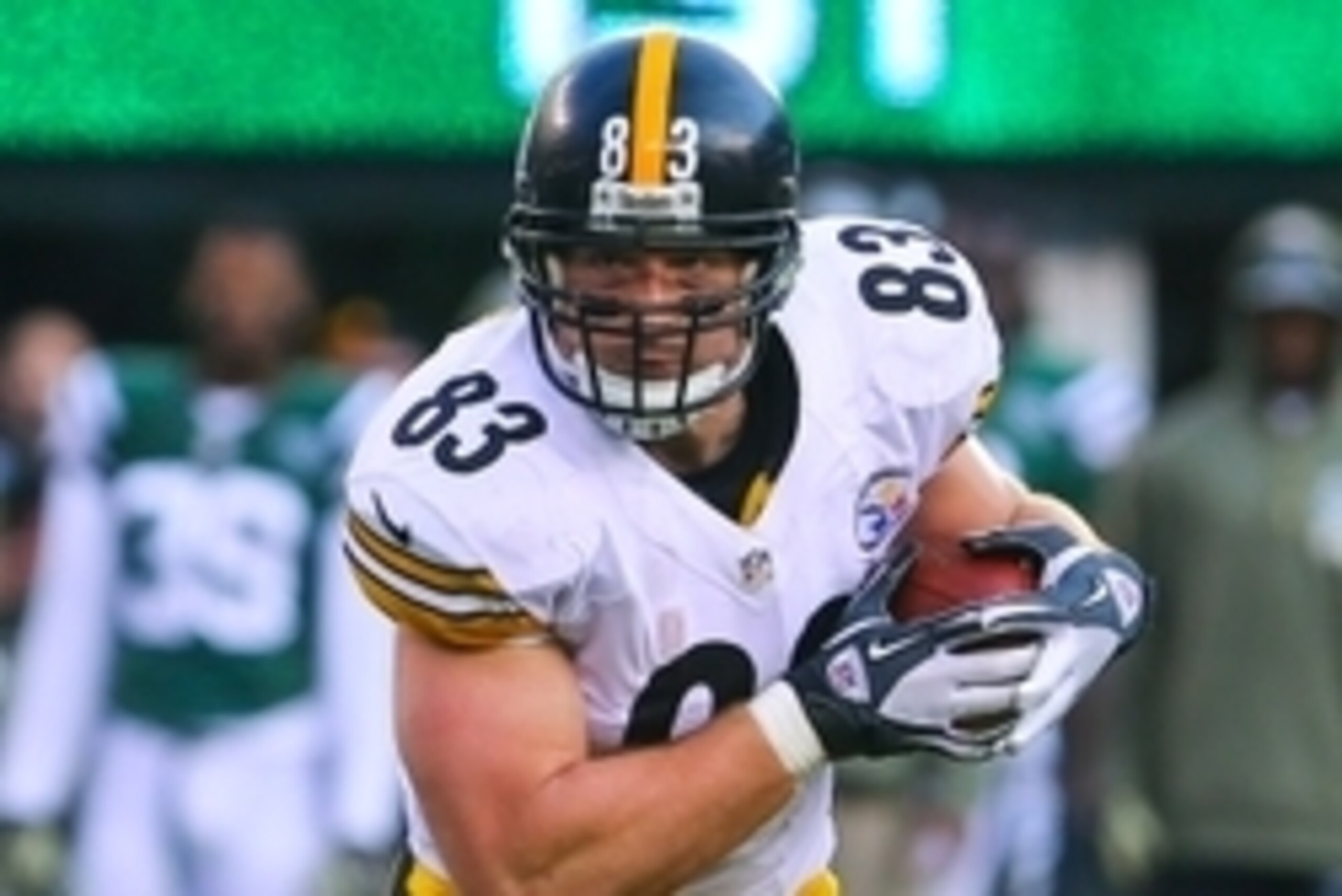 Nov 9, 2014; East Rutherford, NJ, USA; Pittsburgh Steelers tight end Heath Miller (83) runs with the ball after catching a pass from Pittsburgh Steelers quarterback Ben Roethlisberger (7) (not shown) during the second half at MetLife Stadium. The Jets def