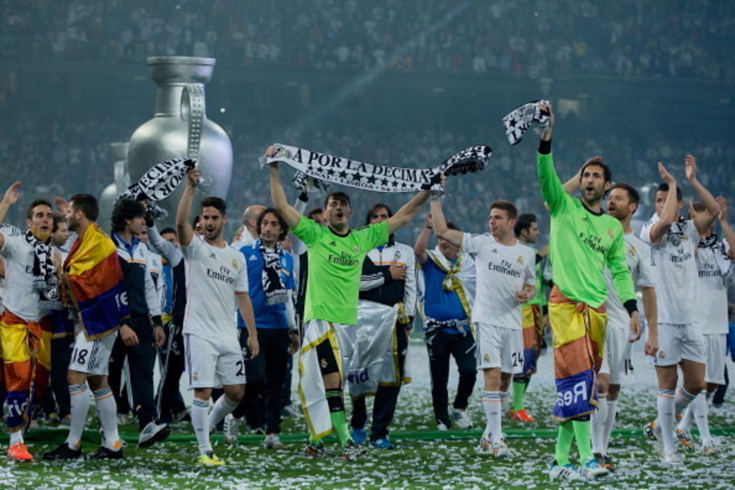 MADRID, SPAIN - MAY 25: Captain goalkeeper Iker Casillas of Real Madrid CF celebrates with teammates during the Real Madrid celebration the day after winning the UEFA Champions League Final at Santiago Bernabeu stadium on May 25, 2014 in Madrid, Spain.  (