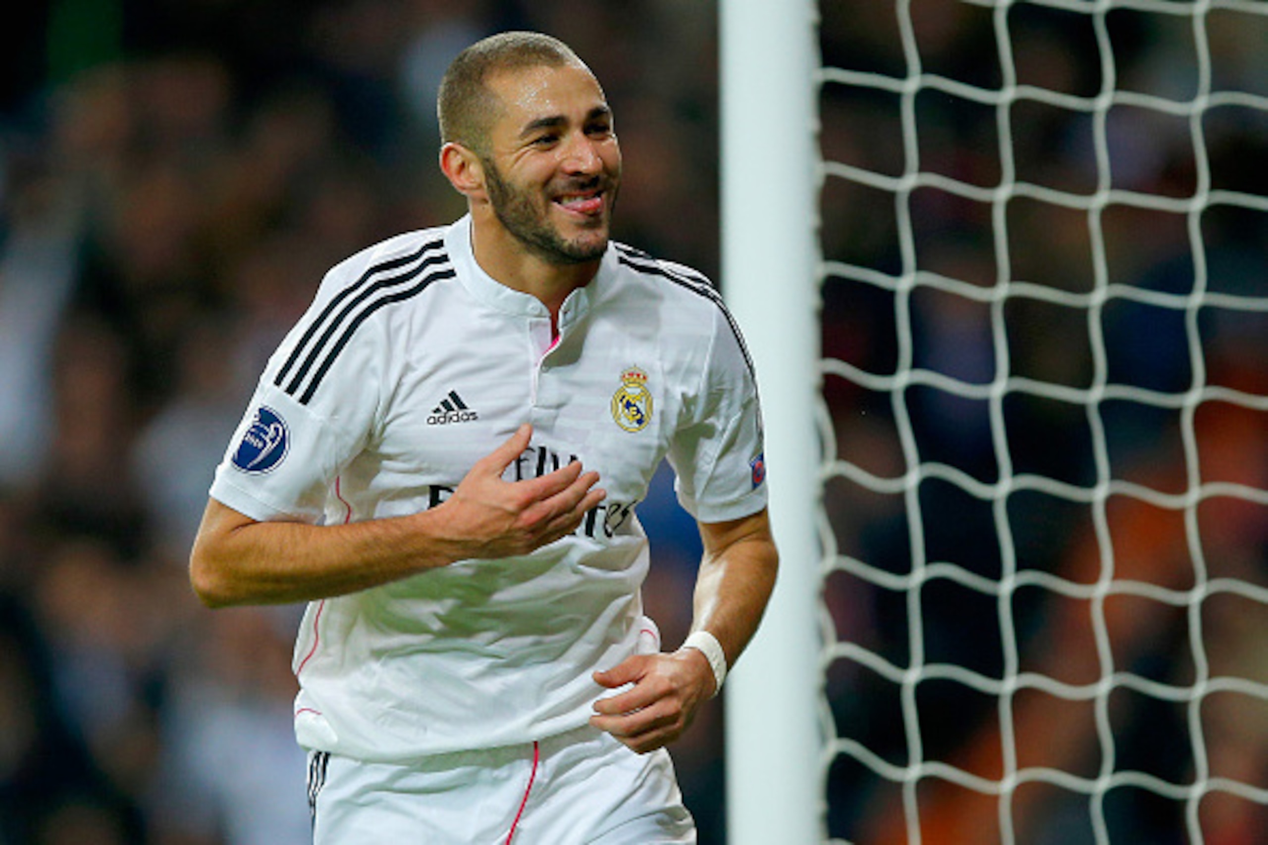 MADRID, SPAIN - NOVEMBER 04:  Karim Benzema of Real Madrid CF celebrates scoring the opening goal during the UEFA Champions League Group B match between Real Madrid CF and Liverpool FC at Estadio Santiago Bernabeu on November 4, 2014 in Madrid, Spain.  (P
