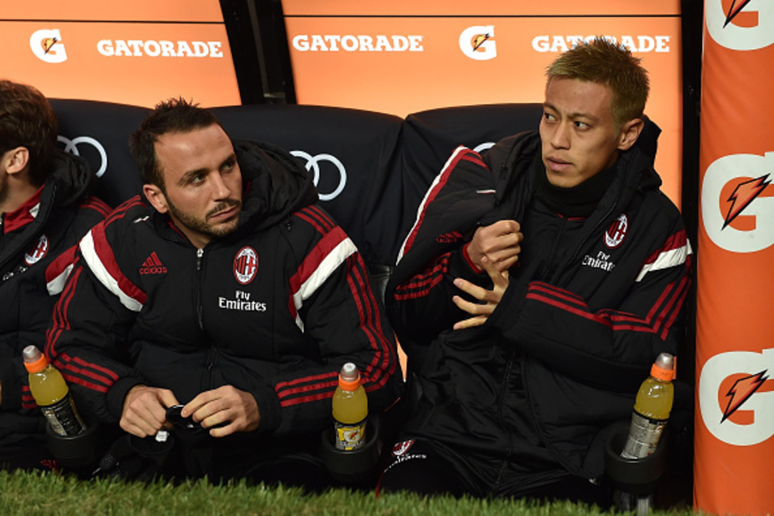 MILAN, ITALY - NOVEMBER 23: Keisuke Honda of AC Milan (R) sits on the bench prior to the Serie A match between AC Milan and FC Internazionale Milano at Stadio Giuseppe Meazza on November 23, 2014 in Milan, Italy. (Photo by Valerio Pennicino/Getty Images MILAN, ITALY - NOVEMBER 23: Keisuke Honda of AC Milan (R) sits on the bench prior to the Serie A match between AC Milan and FC Internazionale Milano at Stadio Giuseppe Meazza on November 23, 2014 in Milan, Italy. (Photo by Valerio Pennicino/Getty Images