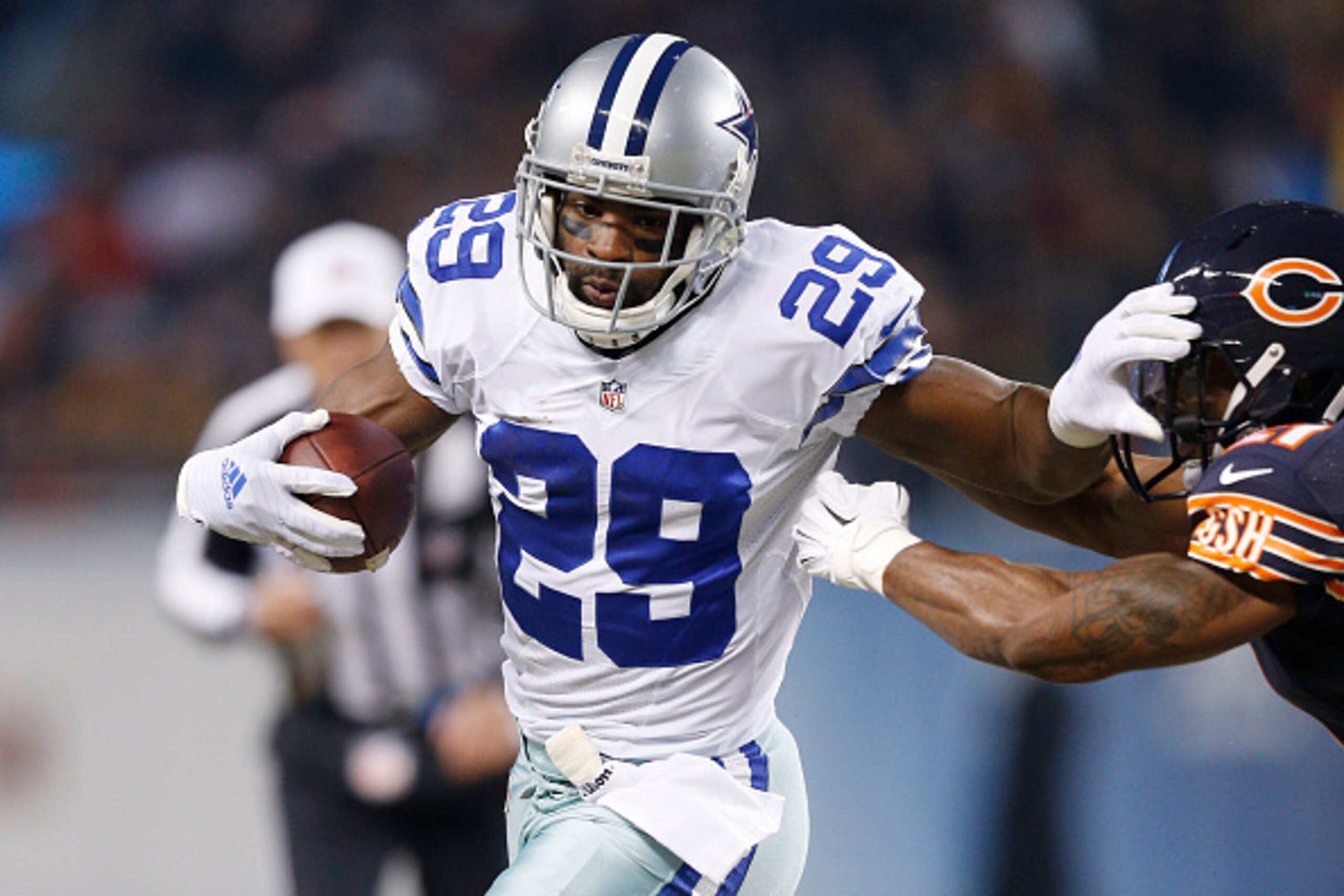 CHICAGO, IL - DECEMBER 4: DeMarco Murray #29 of the Dallas Cowboys carries the ball during the first quarter of a game against the Chicago Bears at Soldier Field on December 4, 2014 in Chicago, Illinois. (Photo by Joe Robbins/Getty Images)