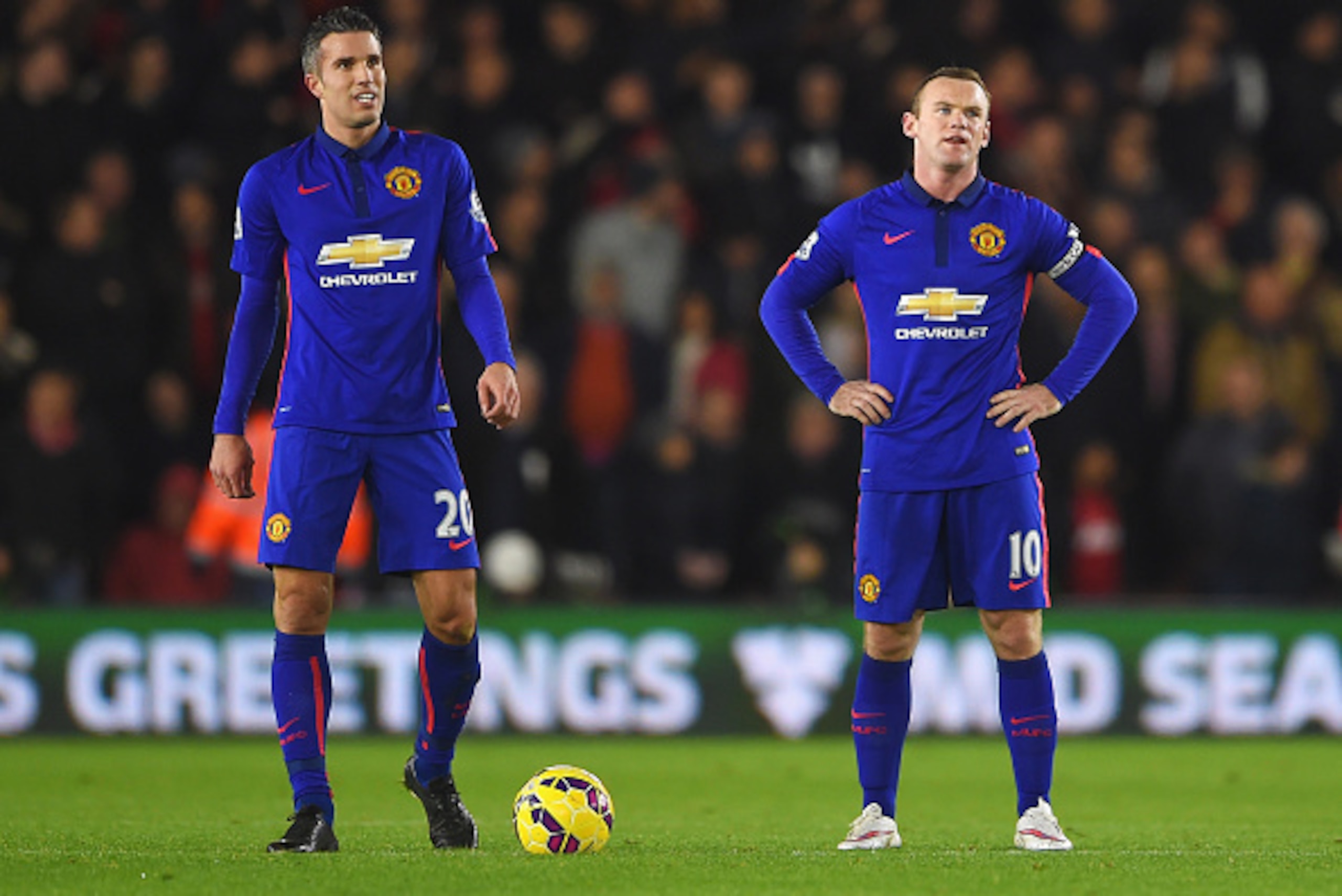 SOUTHAMPTON, ENGLAND - DECEMBER 08: Robin van Persie and Wayne Rooney of Manchester United look dejected after the equalising goal by Graziano Pelle of Southampton during the Barclays Premier League match between Southampton and Manchester United at St M SOUTHAMPTON, ENGLAND - DECEMBER 08: Robin van Persie and Wayne Rooney of Manchester United look dejected after the equalising goal by Graziano Pelle of Southampton during the Barclays Premier League match between Southampton and Manchester United at St M