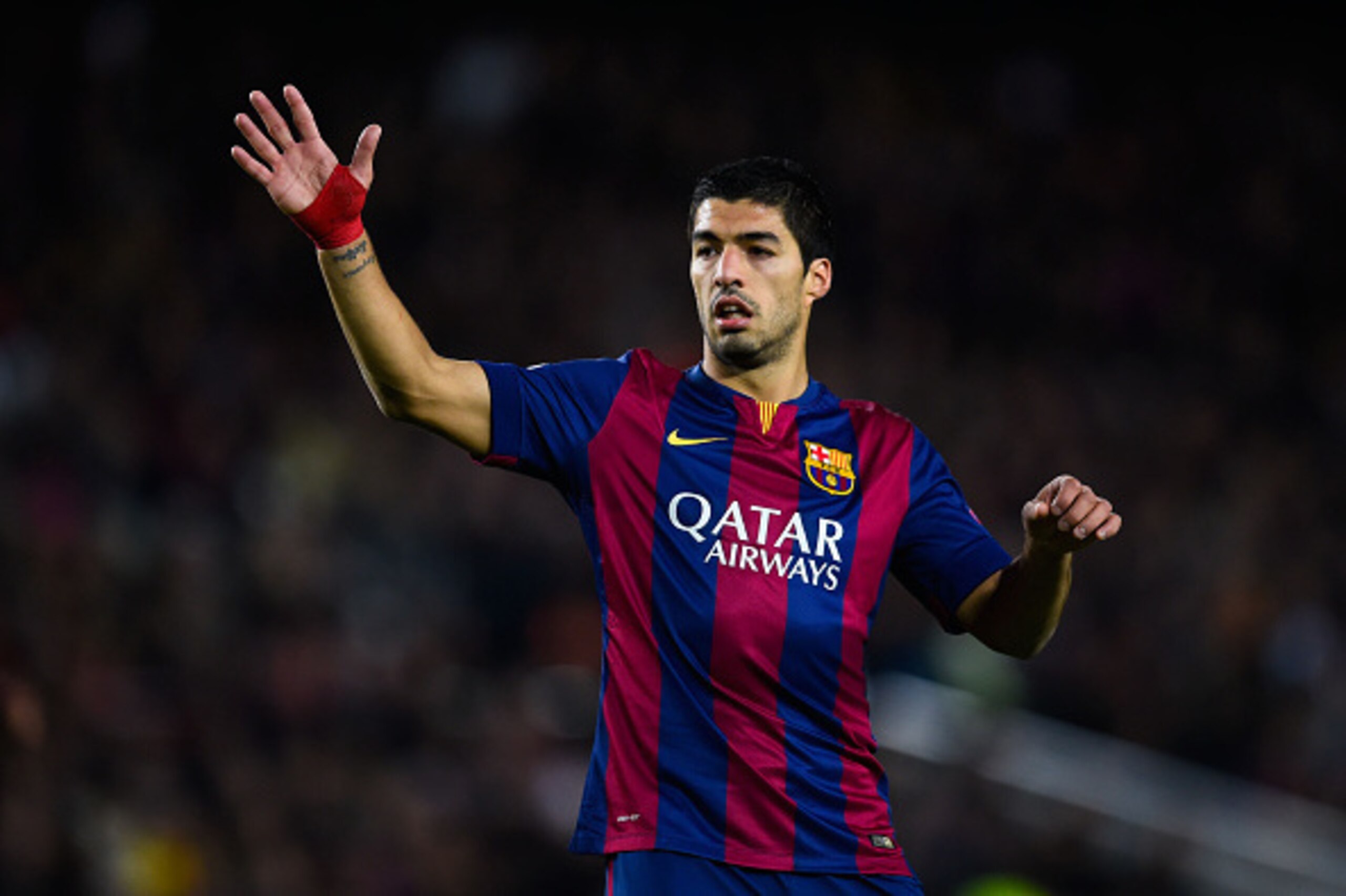BARCELONA, SPAIN - DECEMBER 10:  Luis Suarez of FC Barcelona reacts during the UEFA Champions League group F match between FC Barcelona and Paris Saint-Germanin FC at Camp Nou Stadium on December 10, 2014 in Barcelona, Spain.  (Photo by David Ramos/Getty 