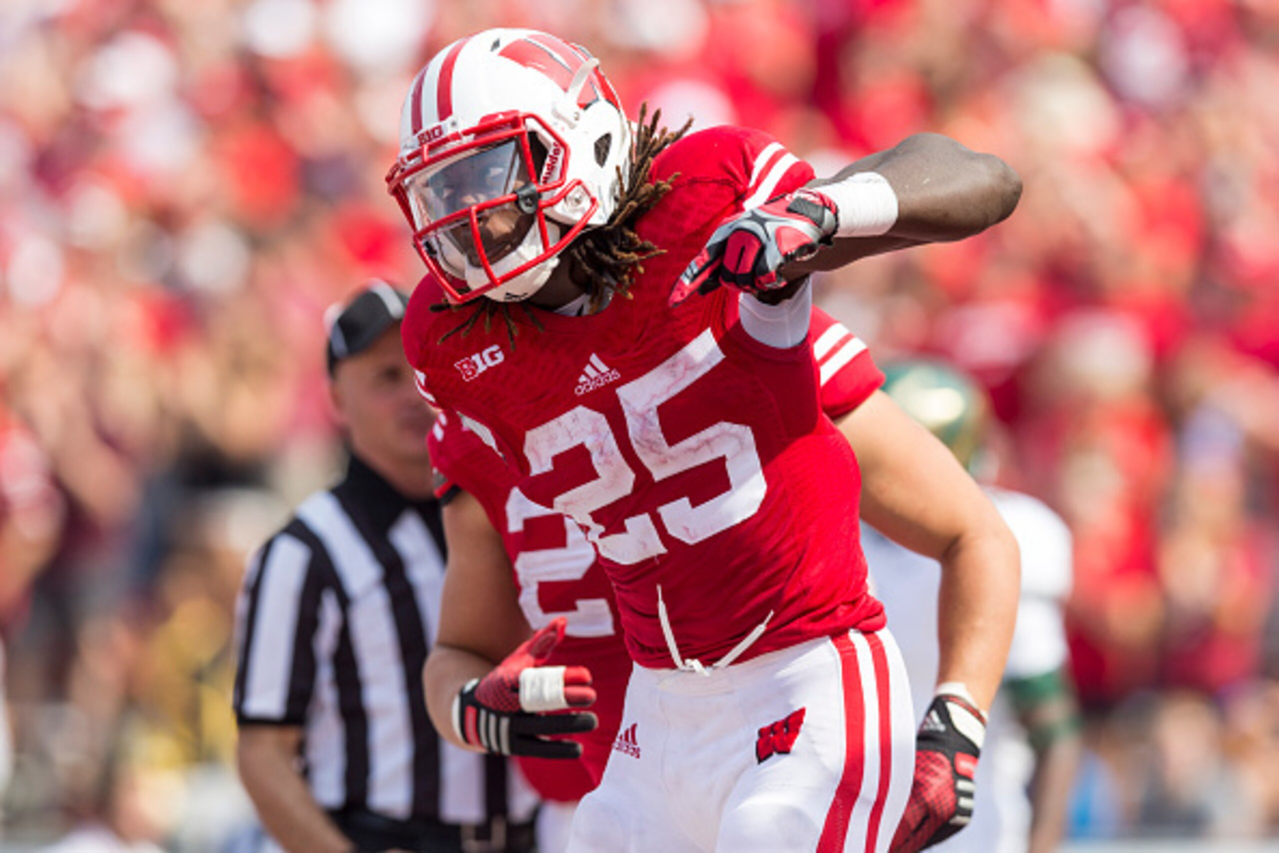 MADISON, WI - SEPTEMBER 27:  Running back Melvin Gordon #25 of the Wisconsin Badgers celebrates his touchdown run against the South Florida Bulls during the third quarter on September 27, 2014 at Camp Randall Stadium in Madison, Wisconsin.  The Wisconsin 