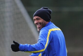 ST ALBANS, ENGLAND - NOVEMBER 25:  Former Arsenal player Thierry Henry warms up during a training session at London Colney on November 25, 2013 in St Albans, England.  (Photo by Shaun Botterill/Getty Images)