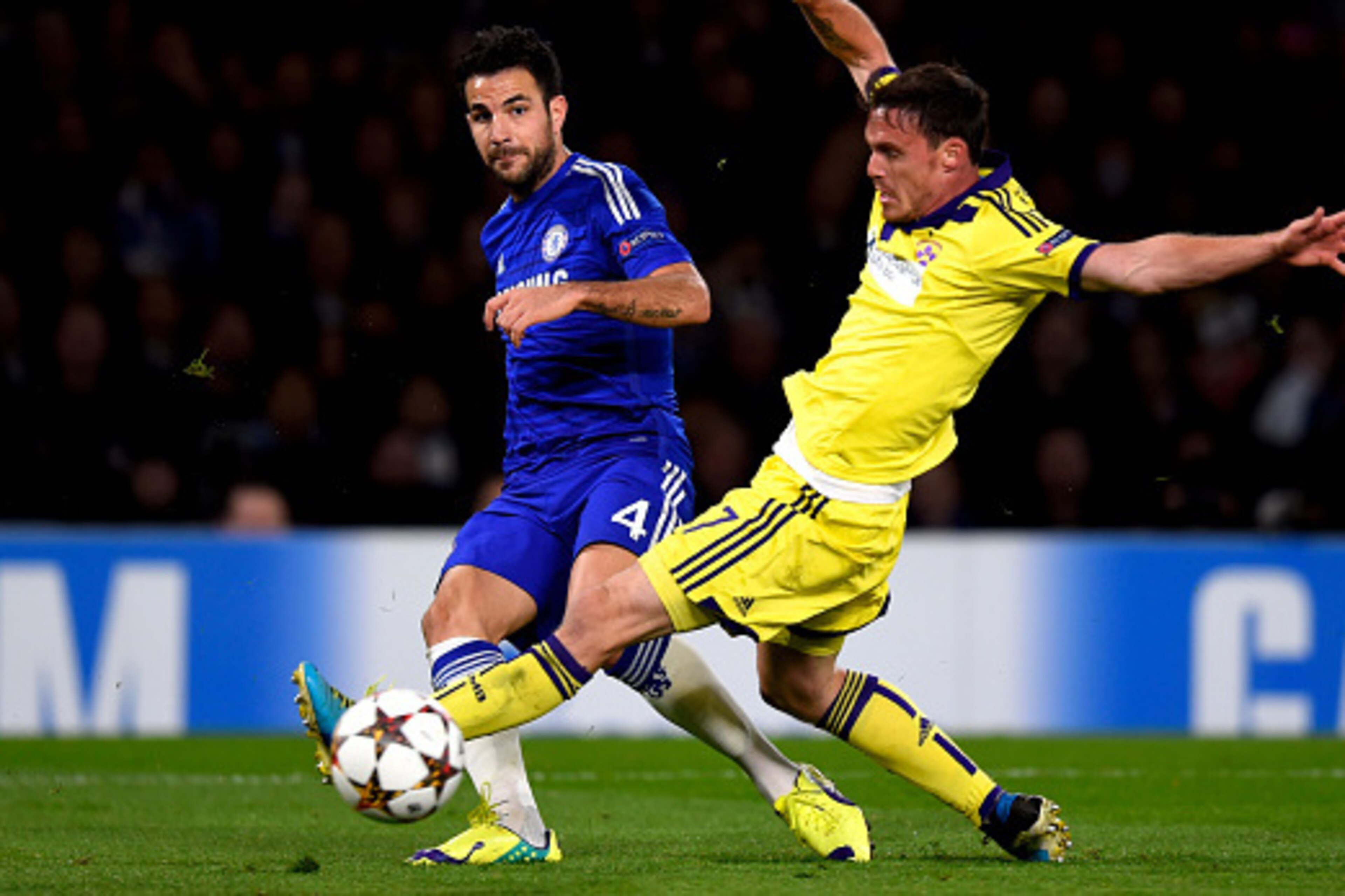 LONDON, ENGLAND - OCTOBER 21: Cesc Fabregas of Chelsea crosses the ball past Ales Mejac of Maribor during the UEFA Champions League Group G match between Chelsea FC and NK Maribor at Stamford Bridge on October 21, 2014 in London, United Kingdom. (Photo LONDON, ENGLAND - OCTOBER 21: Cesc Fabregas of Chelsea crosses the ball past Ales Mejac of Maribor during the UEFA Champions League Group G match between Chelsea FC and NK Maribor at Stamford Bridge on October 21, 2014 in London, United Kingdom. (Photo