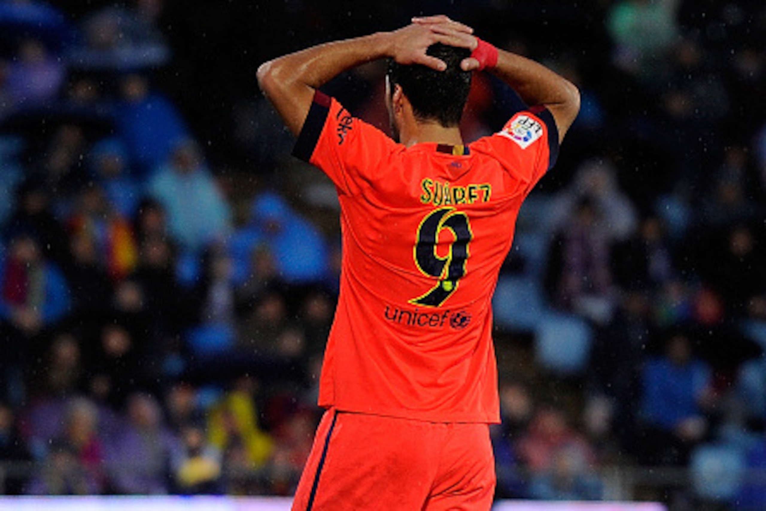GETAFE, SPAIN - DECEMBER 13:  Luis Suarez of FC Barcelona reacts during the La Liga match between Getafe CF and FC Barcelona at the Alfonso Perez stadium on December 13, 2014 in Getafe, Spain.  (Photo by Denis Doyle/Getty Images)