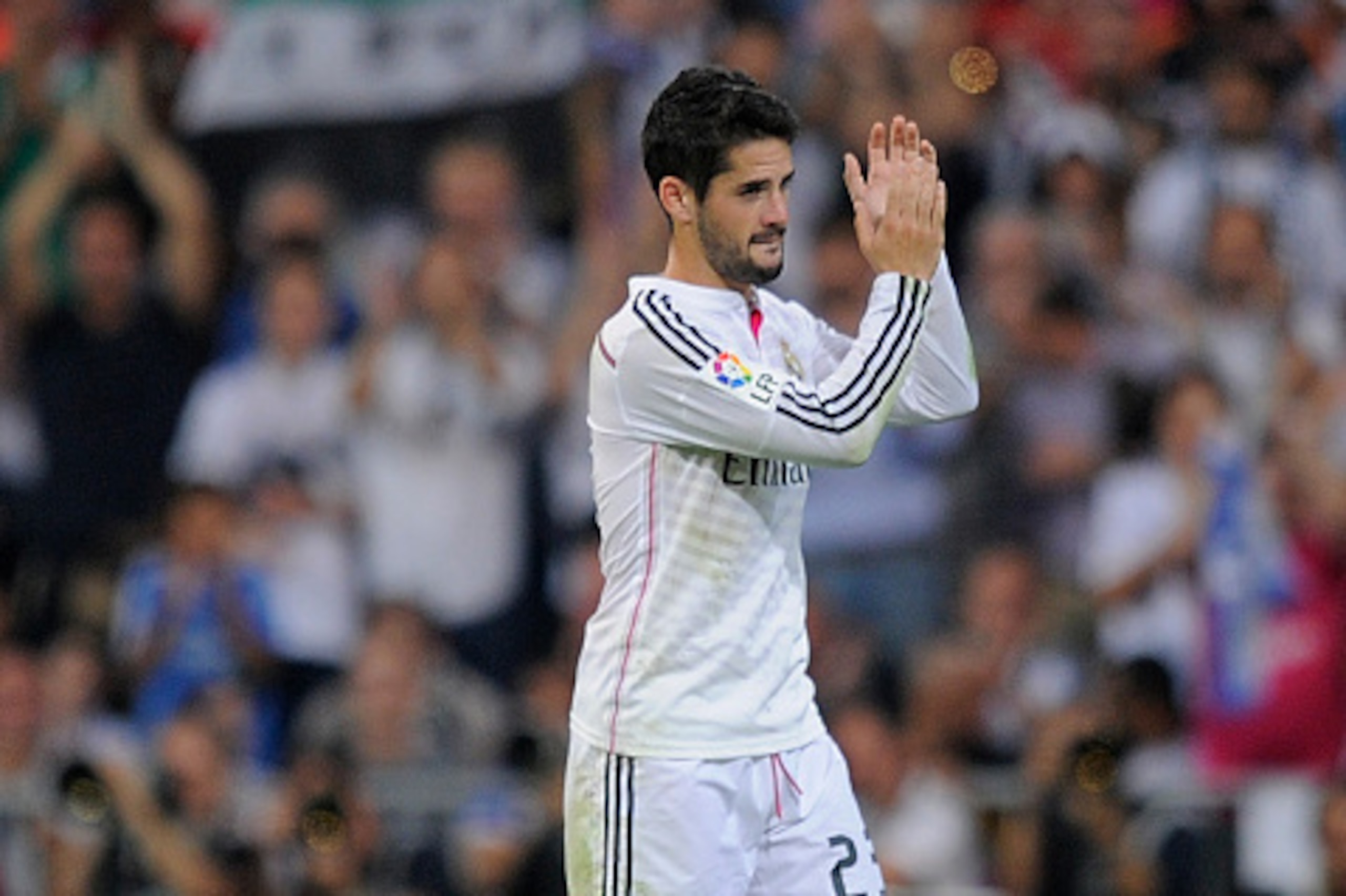 MADRID, SPAIN - OCTOBER 25:  Isco of Real Madrid CF applauds on being substituted during the La Liga match between Real Madrid CF and FC Barcelona at Estadio Santiago Bernabeu on October 25, 2014 in Madrid, Spain.  (Photo by Denis Doyle/Getty Images)