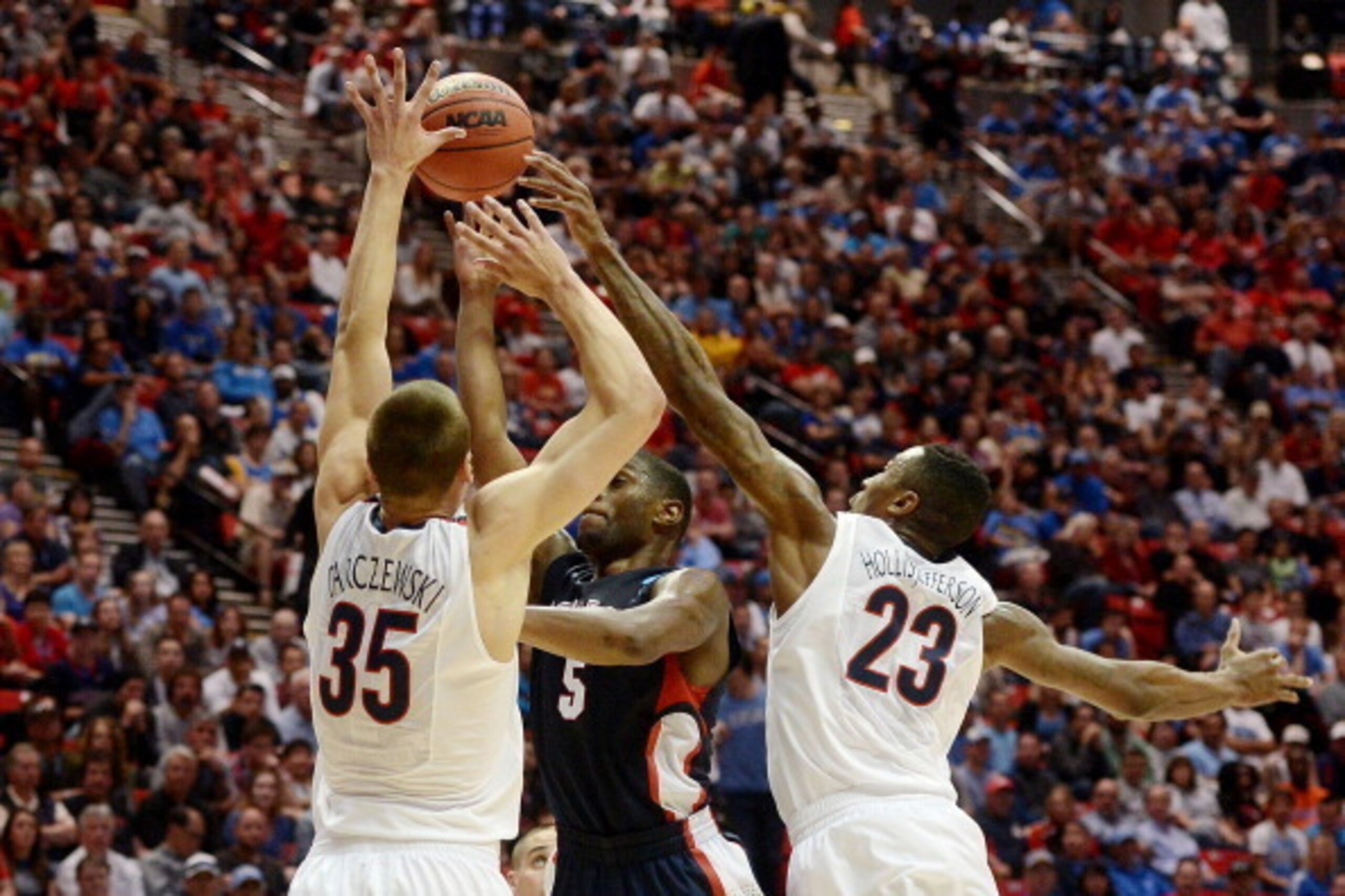 SAN DIEGO, CA - MARCH 23:  Kaleb Tarczewski #35 and Rondae Hollis-Jefferson #23 of the Arizona Wildcats defend against Gary Bell, Jr. #5 of the Gonzaga Bulldogs during the third round of the 2014 NCAA Men's Basketball Tournament at Viejas Arena on March 2