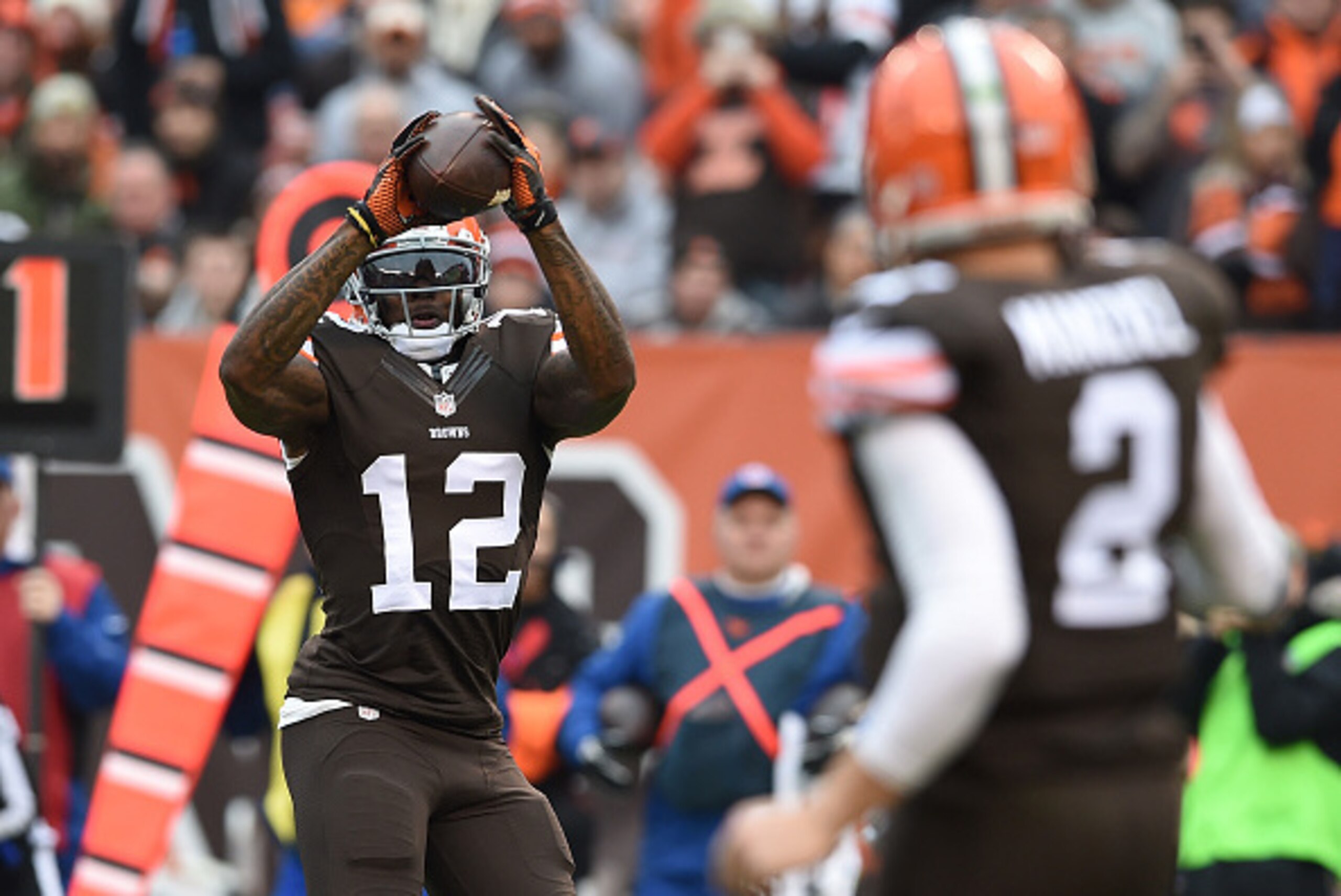 CLEVELAND, OH - DECEMBER 14: Josh Gordon #12 makes a catch on a ball thrown by Johnny Manziel #2 of the Cleveland Browns during the second quarter against the Cincinnati Bengals at FirstEnergy Stadium on December 14, 2014 in Cleveland, Ohio. (Photo by J CLEVELAND, OH - DECEMBER 14: Josh Gordon #12 makes a catch on a ball thrown by Johnny Manziel #2 of the Cleveland Browns during the second quarter against the Cincinnati Bengals at FirstEnergy Stadium on December 14, 2014 in Cleveland, Ohio. (Photo by J