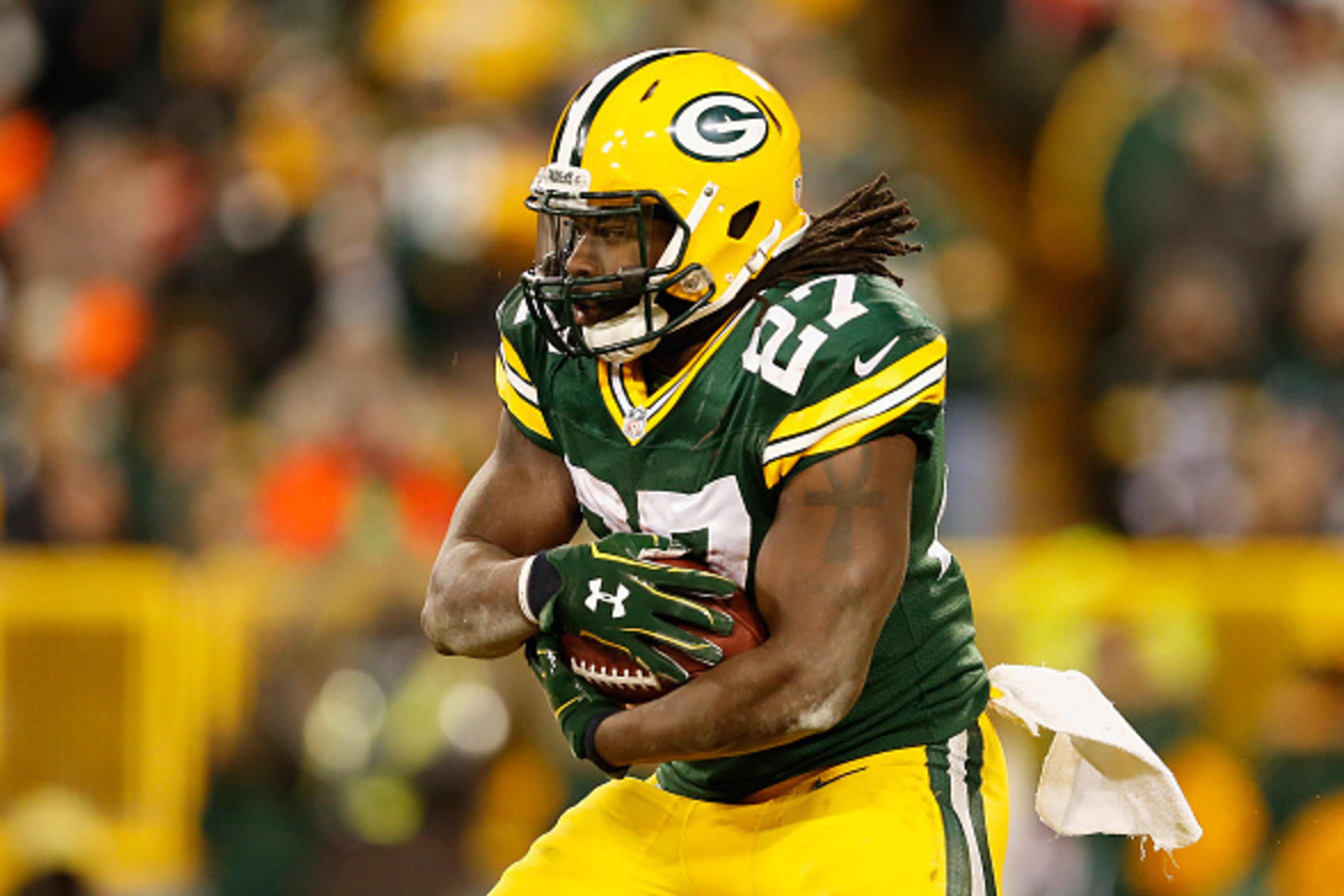 GREEN BAY, WI - NOVEMBER 30:  Running back Eddie Lacy #27 of the Green Bay Packers rushes the football against the New England Patriots during the NFL game at Lambeau Field on November 30, 2014 in Green Bay, Wisconsin. The Packers defeated the Patriots 26