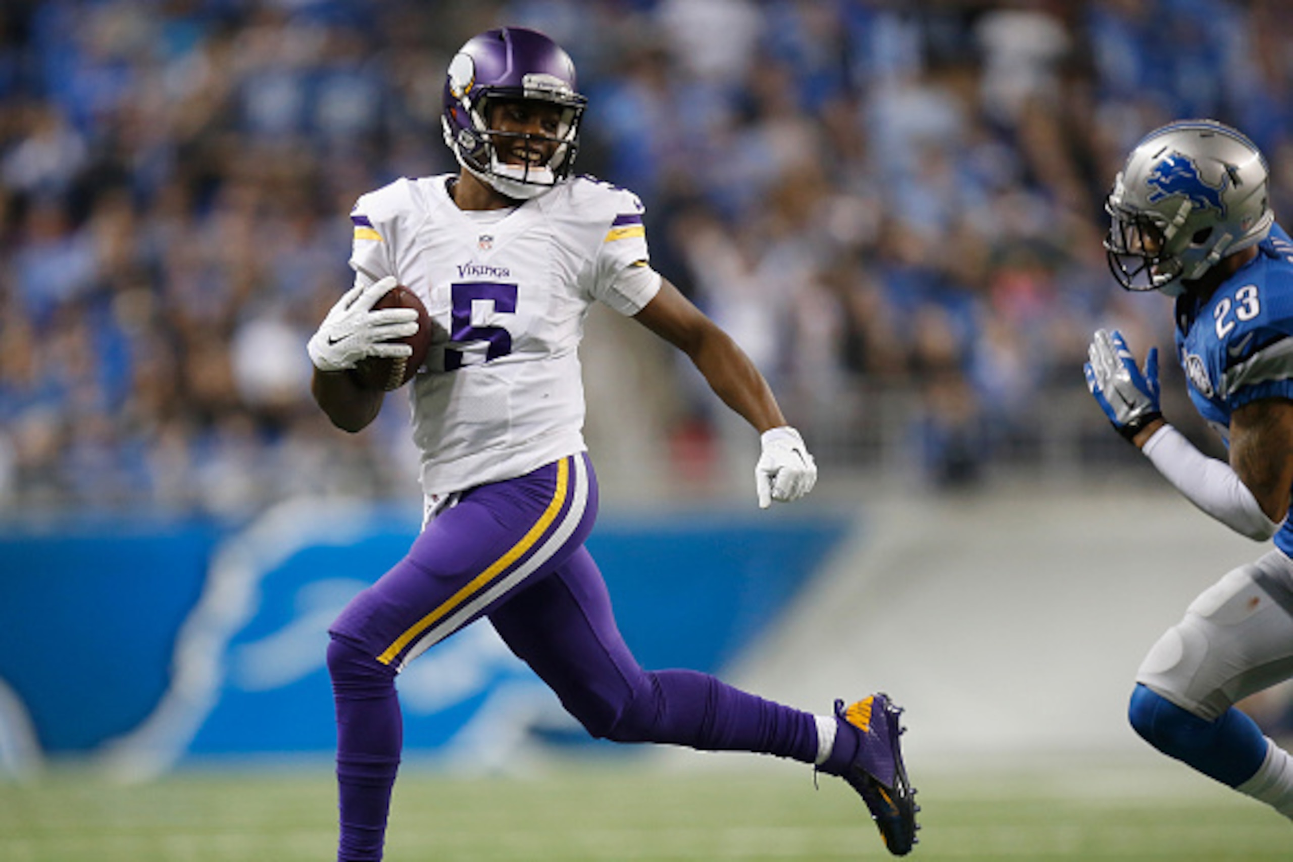 DETROIT, MI - DECEMBER 14: Teddy Bridgewater #5 of the Minnesota Vikings runs for a fourth quarter first down while playing the Detroit Lions at Ford Field on December 14, 2014 in Detroit, Michigan. (Photo by Gregory Shamus/Getty Images)