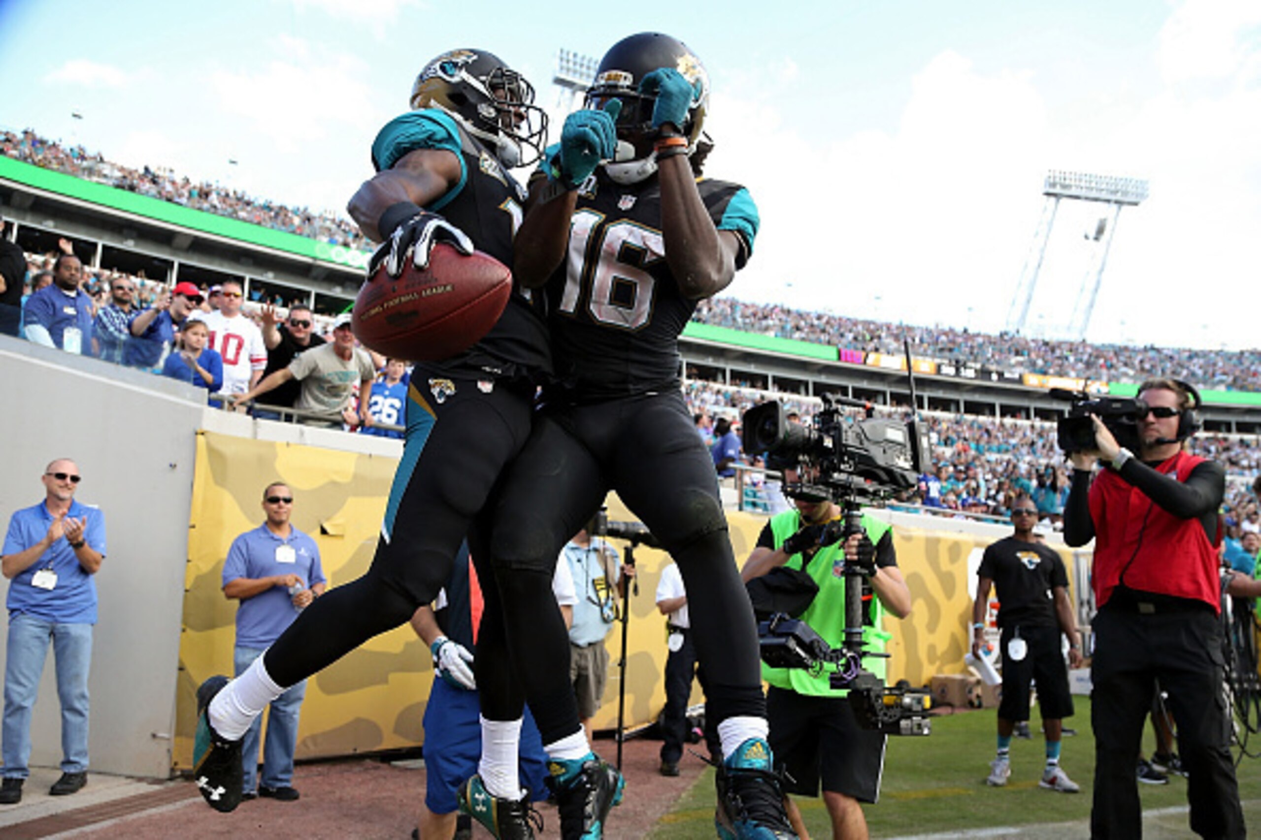 JACKSONVILLE, FL - NOVEMBER 30: Marqise Lee #11 and Denard Robinson #16 of the Jacksonville Jaguars celebrate after Lee scores a touchdown during the second half of the game against the New York Giants at EverBank Field on November 30, 2014 in Jacksonvill