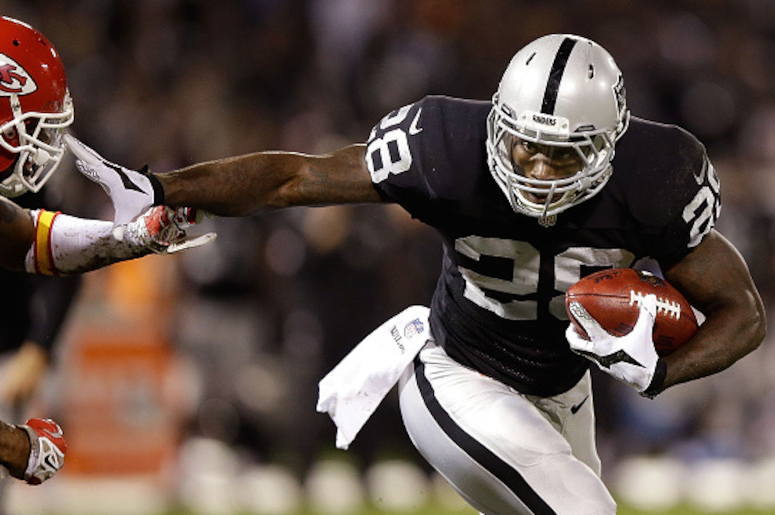 OAKLAND, CA - NOVEMBER 20: Latavius Murray #28 of the Oakland Raiders stiff arms Sean Smith #21 of the Kansas City Chiefs during the game at O.co Coliseum on November 20, 2014 in Oakland, California.  (Photo by Ezra Shaw/Getty Images)