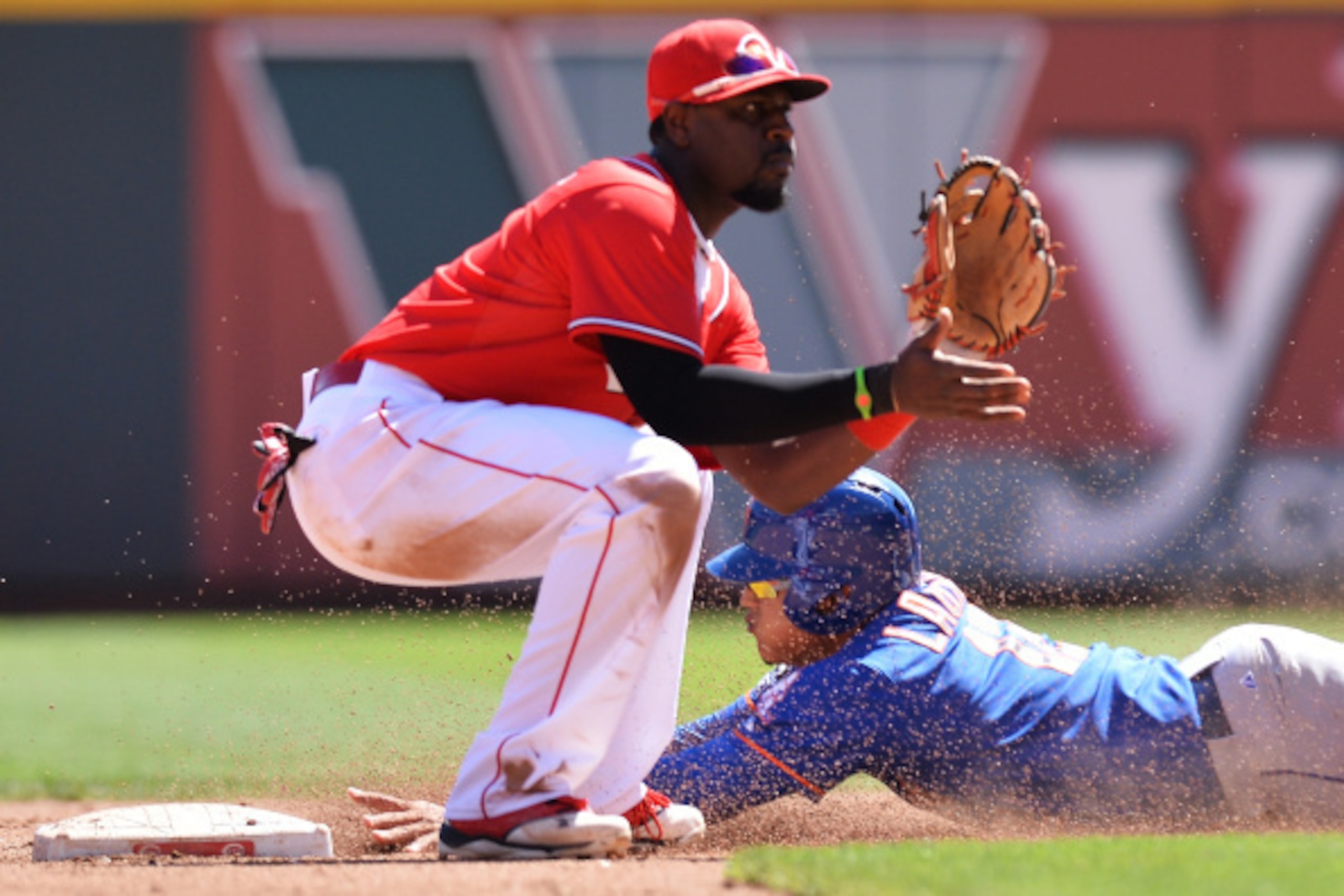 CINCINNATI, OH - SEPTEMBER 7: Juan Lagares #12 of the New York Mets steals second base as Brandon Phillips #4 of the Cincinnati Reds awaits the throw in the fifth inning at Great American Ball Park on September 7, 2014 in Cincinnati, Ohio. (Photo by Jam CINCINNATI, OH - SEPTEMBER 7: Juan Lagares #12 of the New York Mets steals second base as Brandon Phillips #4 of the Cincinnati Reds awaits the throw in the fifth inning at Great American Ball Park on September 7, 2014 in Cincinnati, Ohio. (Photo by Jam