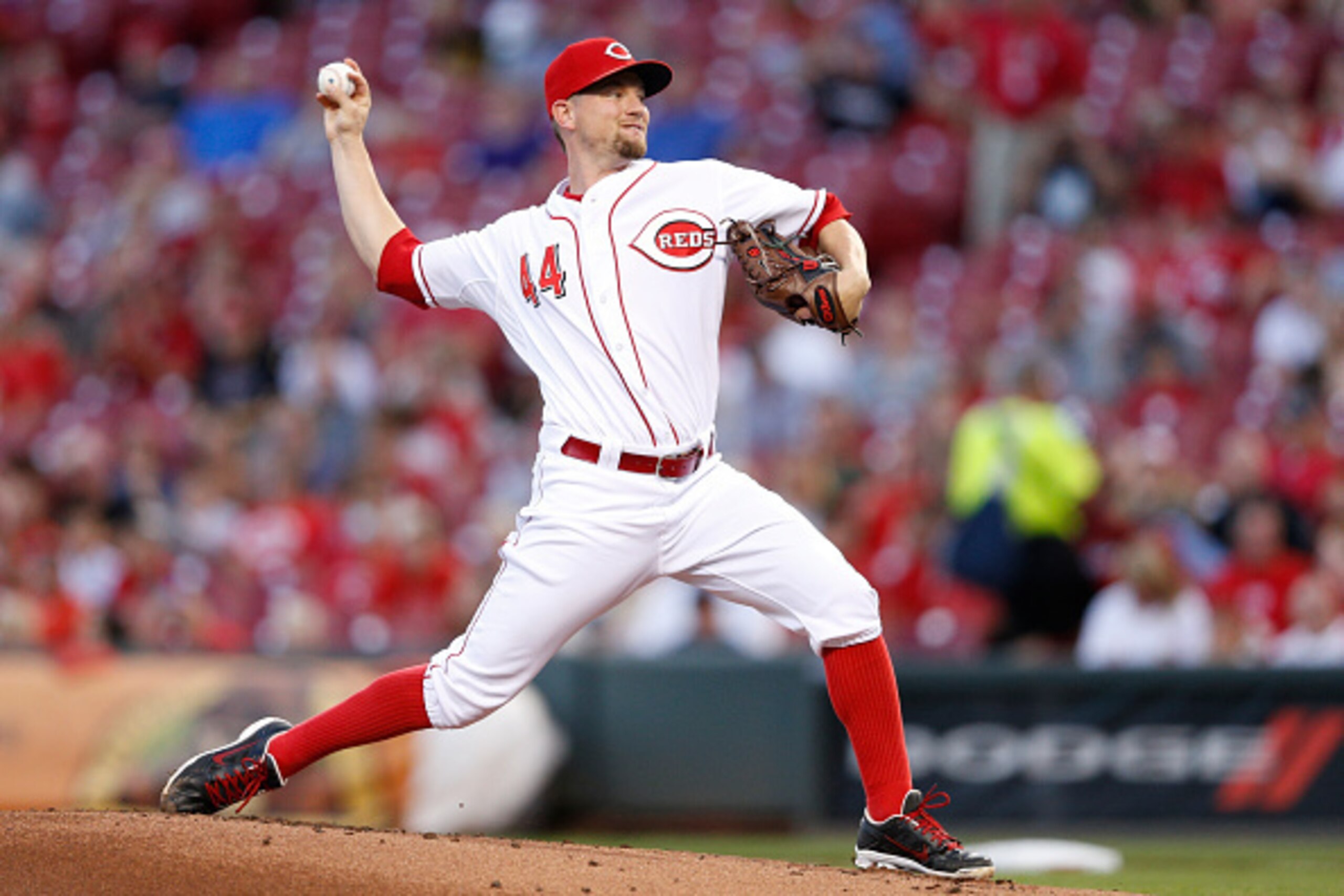 CINCINNATI, OH - SEPTEMBER 26: Mike Leake #44 of the Cincinnati Reds pitches in the first inning against the Pittsburgh Pirates at Great American Ball Park on September 26, 2014 in Cincinnati, Ohio. (Photo by Joe Robbins/Getty Images) CINCINNATI, OH - SEPTEMBER 26: Mike Leake #44 of the Cincinnati Reds pitches in the first inning against the Pittsburgh Pirates at Great American Ball Park on September 26, 2014 in Cincinnati, Ohio. (Photo by Joe Robbins/Getty Images)