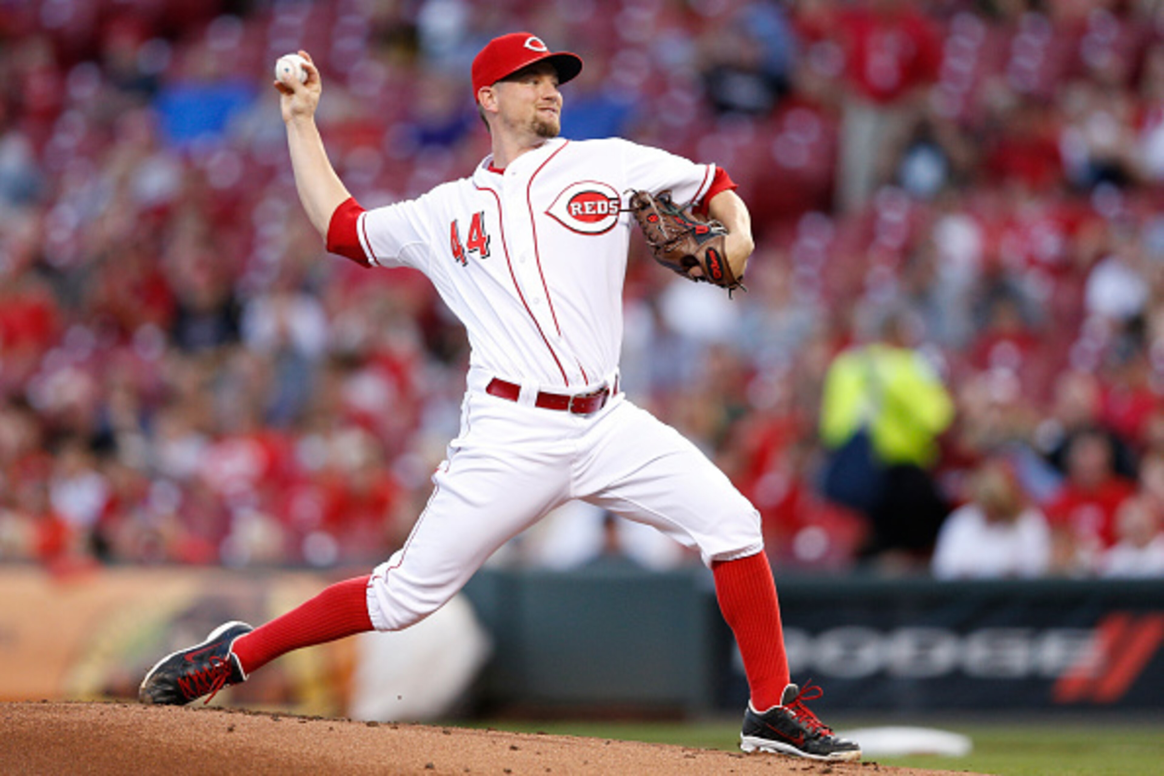 CINCINNATI, OH - SEPTEMBER 26: Mike Leake #44 of the Cincinnati Reds pitches in the first inning against the Pittsburgh Pirates at Great American Ball Park on September 26, 2014 in Cincinnati, Ohio. (Photo by Joe Robbins/Getty Images) CINCINNATI, OH - SEPTEMBER 26: Mike Leake #44 of the Cincinnati Reds pitches in the first inning against the Pittsburgh Pirates at Great American Ball Park on September 26, 2014 in Cincinnati, Ohio. (Photo by Joe Robbins/Getty Images)