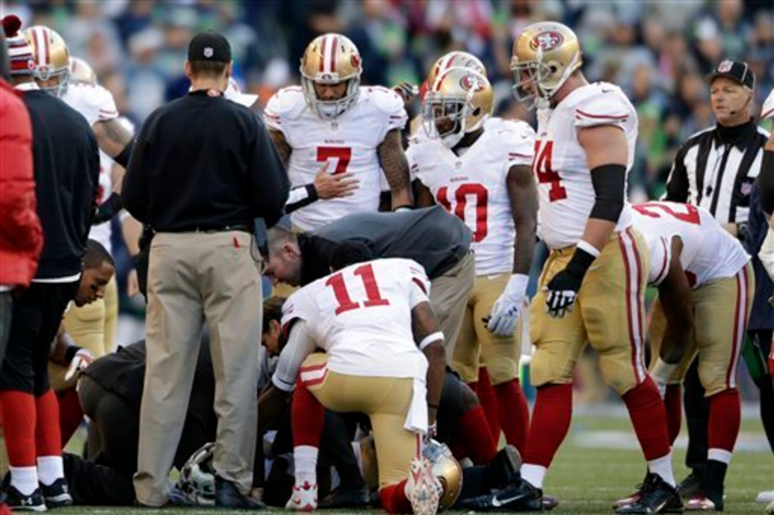 The 49ers lent their heartfelt support to Frank Gore when the franchise's all-time running back went down with a concussion in Week 15.