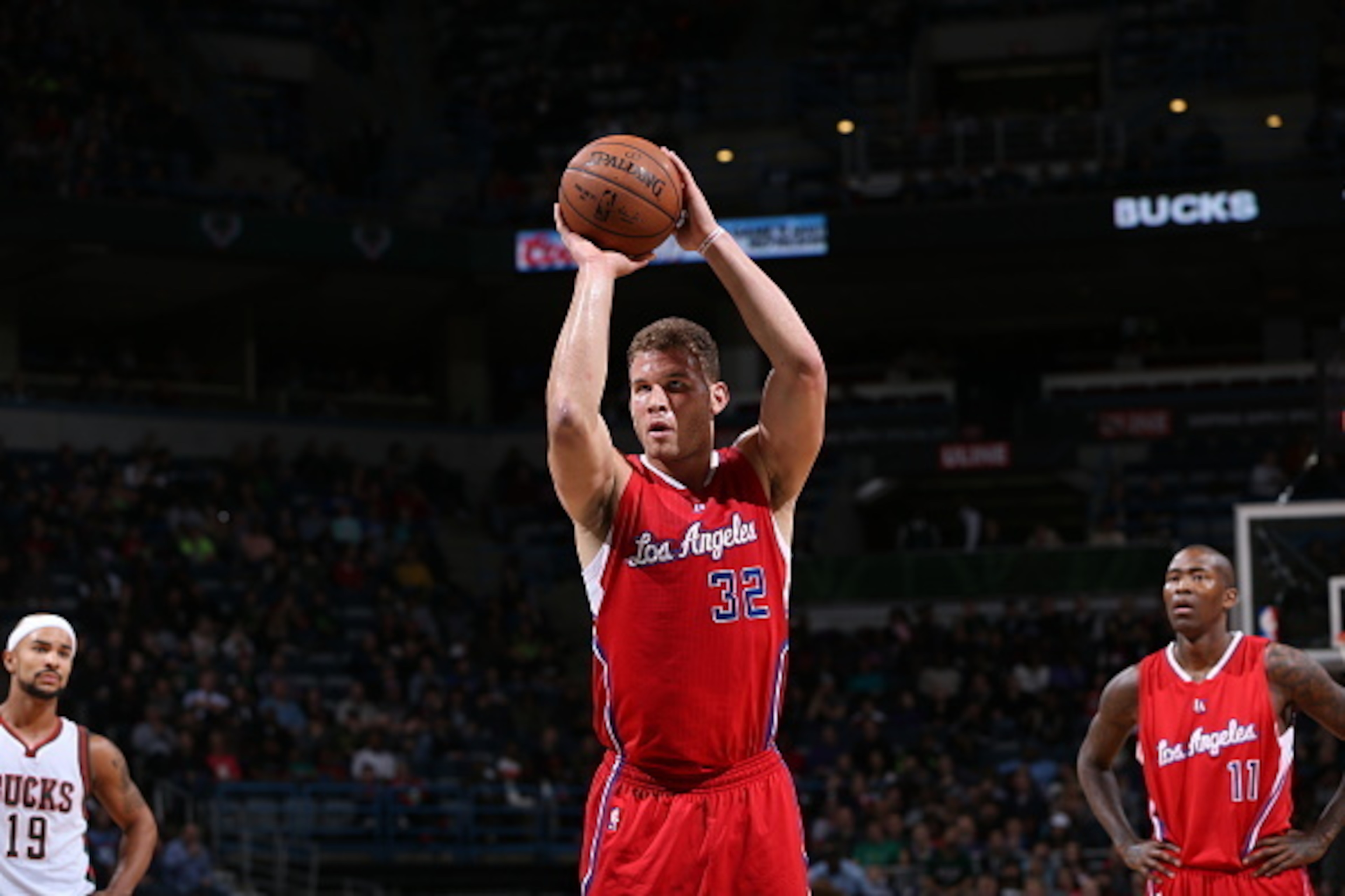 MILWAUKEE, WI - DECEMBER 13:  Blake Griffin #32 of the Los Angeles Clippers prepares to shoot a free throw against the Milwaukee Bucks on December 13, 2014 at the BMO Harris Bradley Center in Milwaukee, Wisconsin. NOTE TO USER: User expressly acknowledges