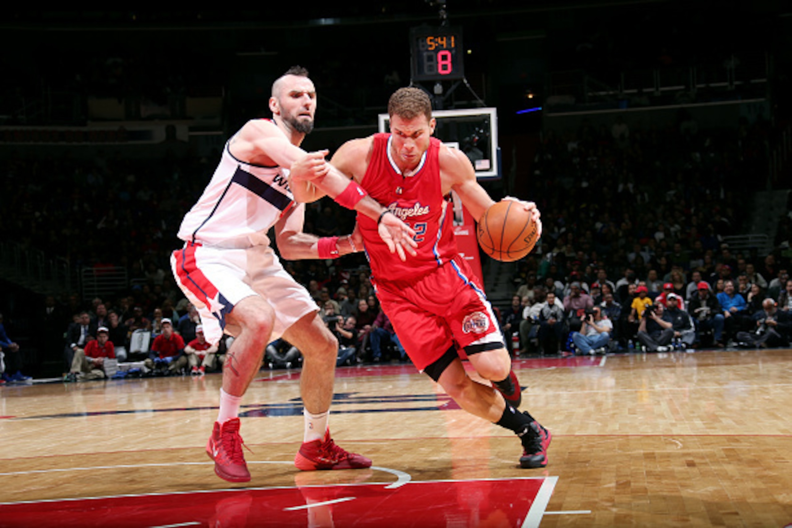 WASHINGTON, DC - DECEMBER 12: Blake Griffin #32 of the Los Angeles Clippers drives against Marcin Gortat #4 of the Washington Wizards at the Verizon Center on December 12, 2014 in Washington, DC. NOTE TO USER: User expressly acknowledges and agrees that, 